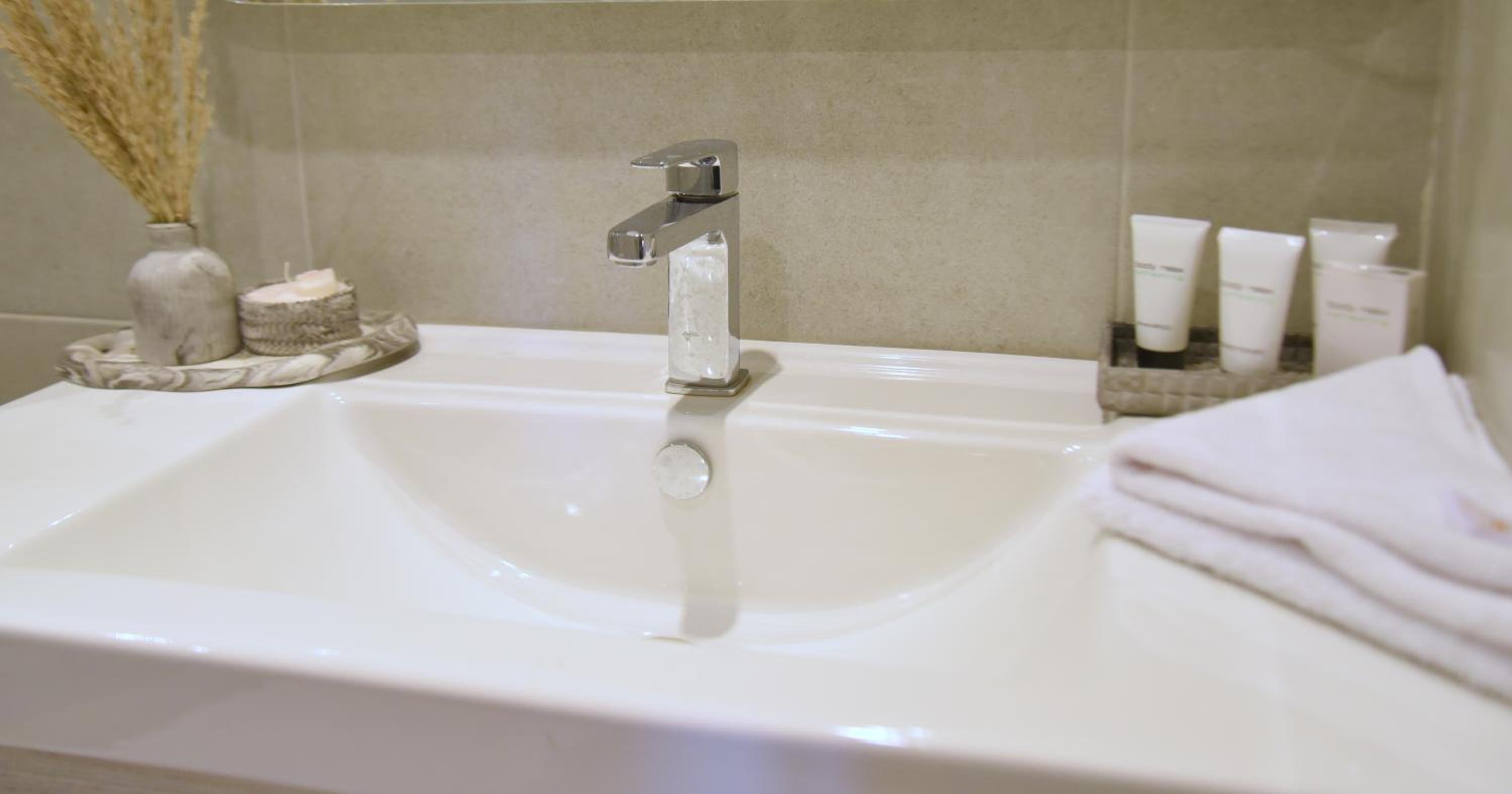 Pyramids Wonders Hotel