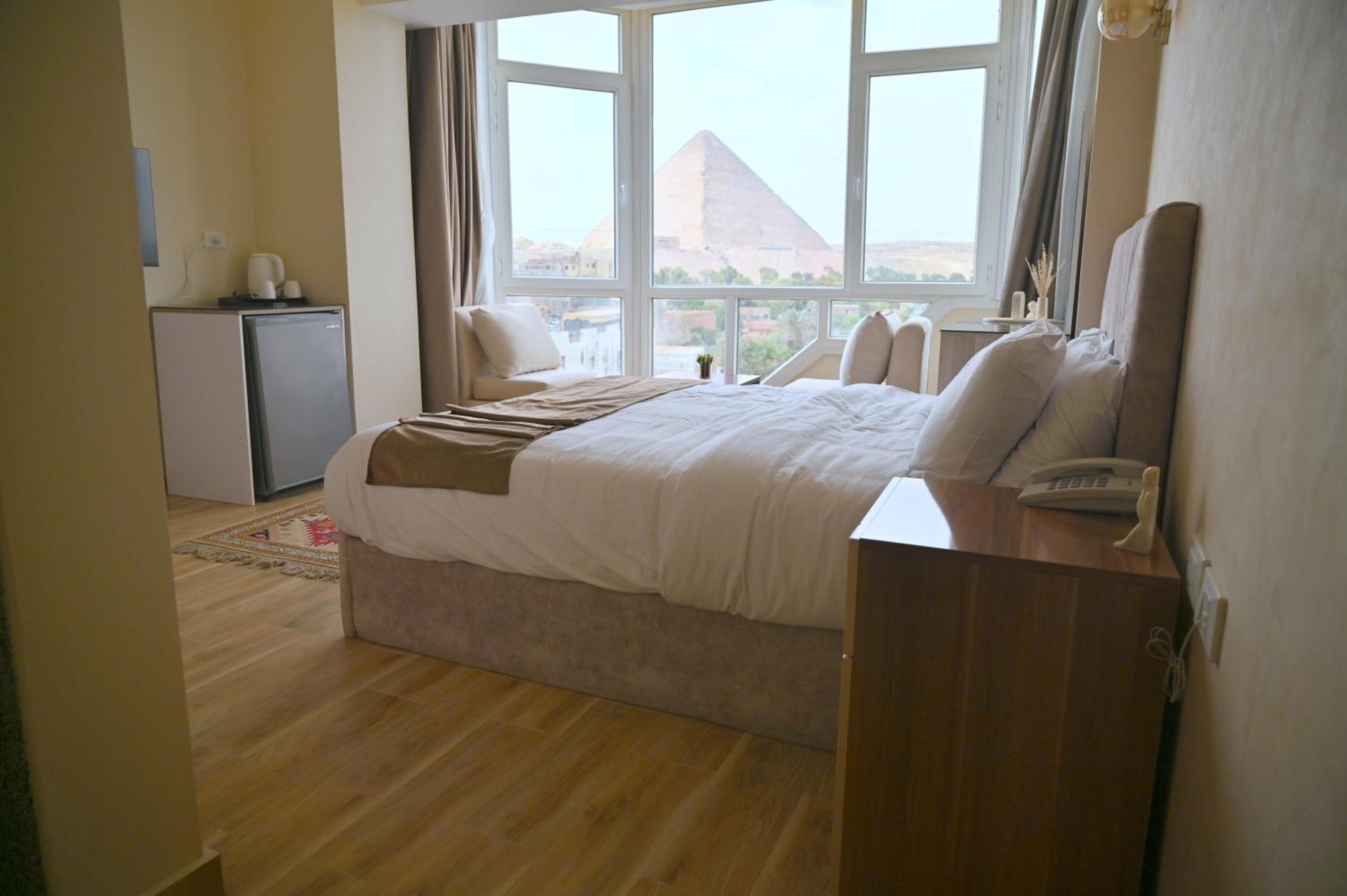 Pyramids Wonders Hotel