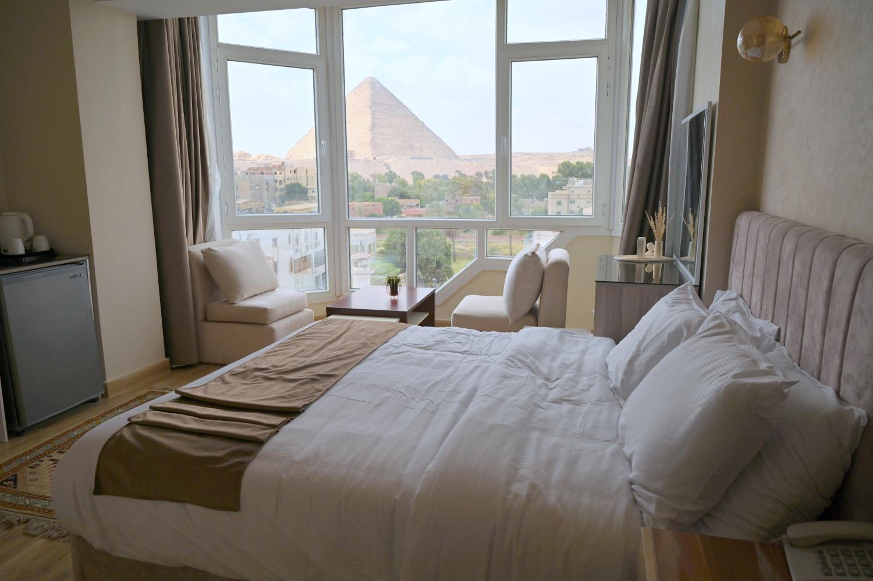 Pyramids Wonders Hotel