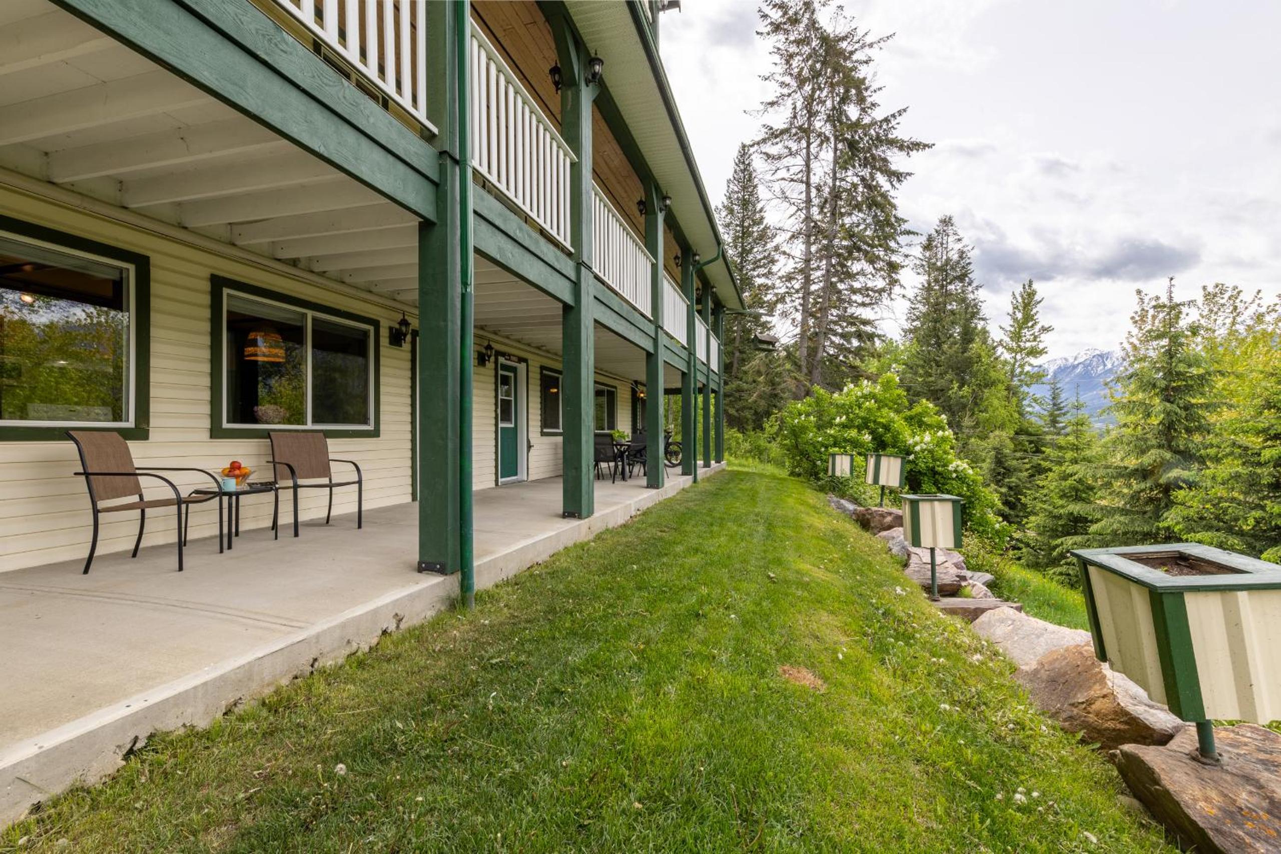 Golden Vacations - 2mins to Town, AC  Sauna, Self Check-in, Full Kitchen, Free Laundry  Parking, Family Pet Friendly, Comfortably Sleeps Up To 10 - Property Image 80