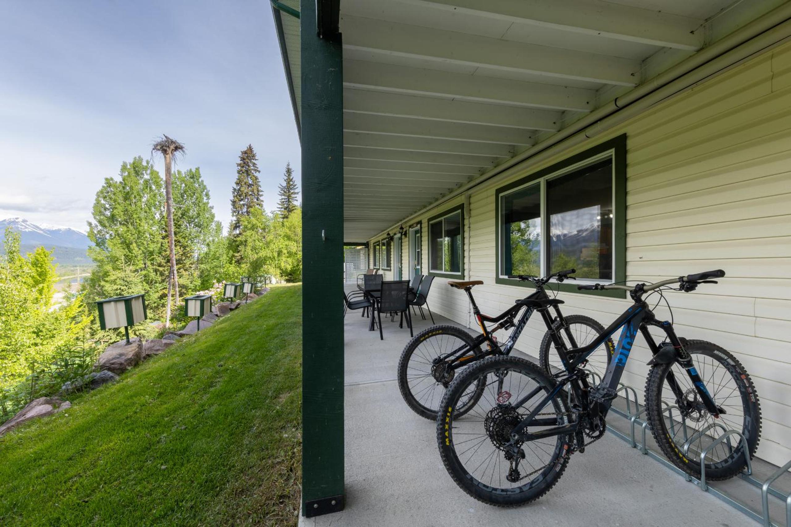 Golden Vacations - 2mins to Town, AC  Sauna, Self Check-in, Full Kitchen, Free Laundry  Parking, Family Pet Friendly, Comfortably Sleeps Up To 10 - Property Image 102