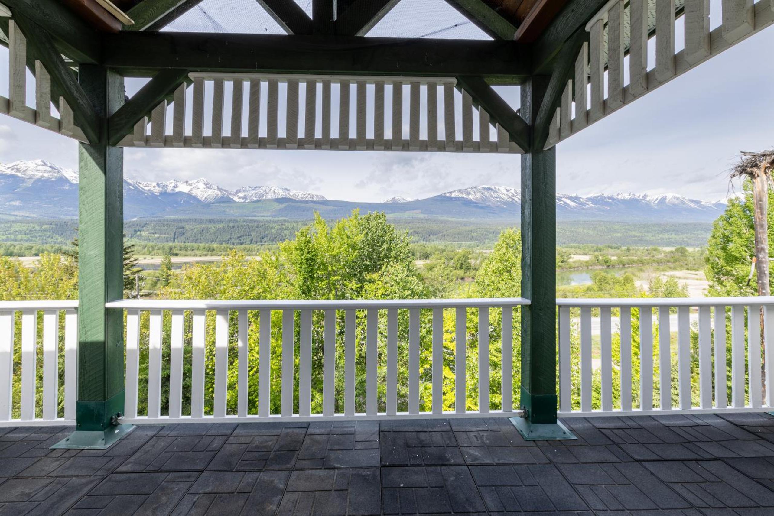 Golden Vacations - 2mins to Town, AC  Sauna, Self Check-in, Full Kitchen, Free Laundry  Parking, Family Pet Friendly, Comfortably Sleeps Up To 10 - Property Image 105