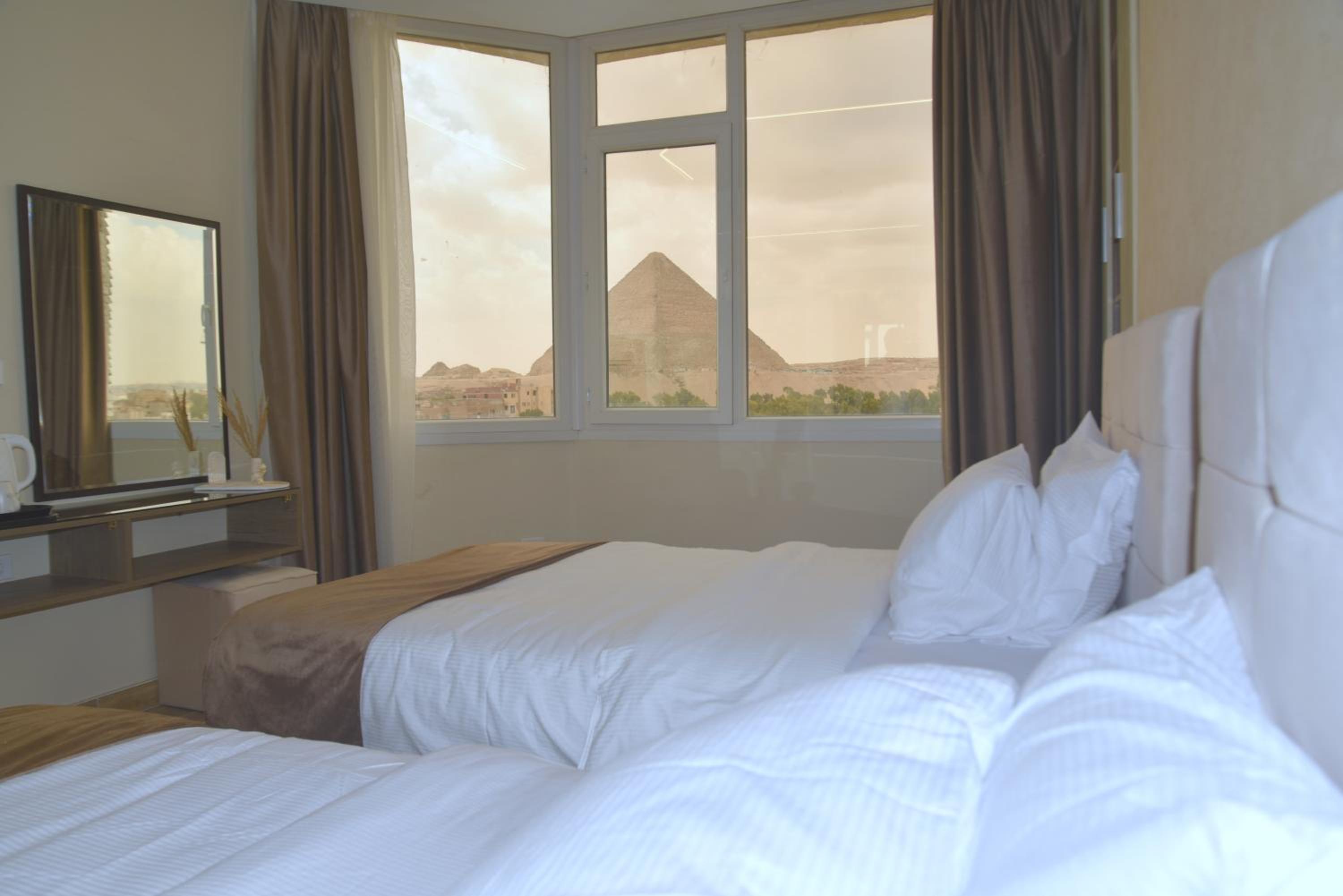 Pyramids Wonders Hotel