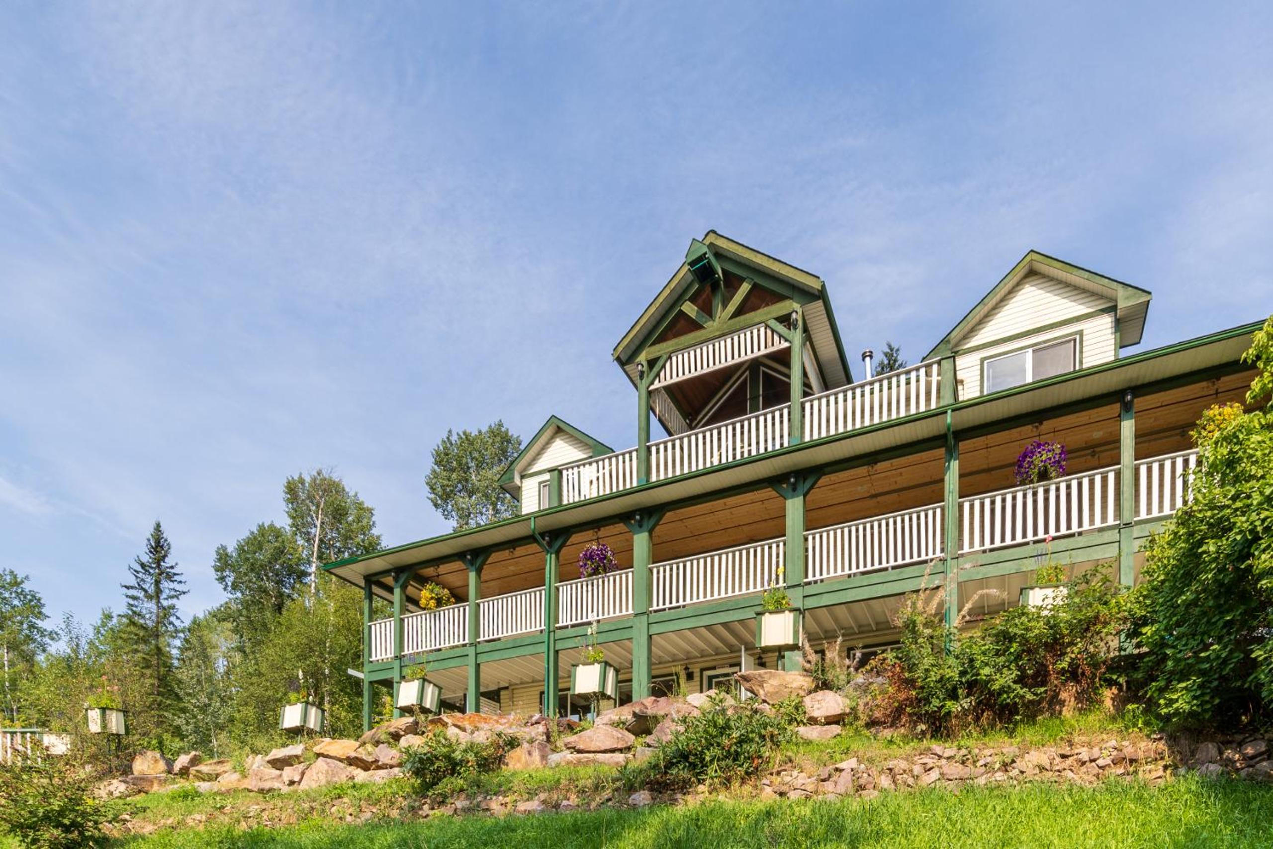 Golden Vacations - 2mins to Town, AC  Sauna, Self Check-in, Full Kitchen, Free Laundry  Parking, Family Pet Friendly, Comfortably Sleeps Up To 10 - Property Image 124