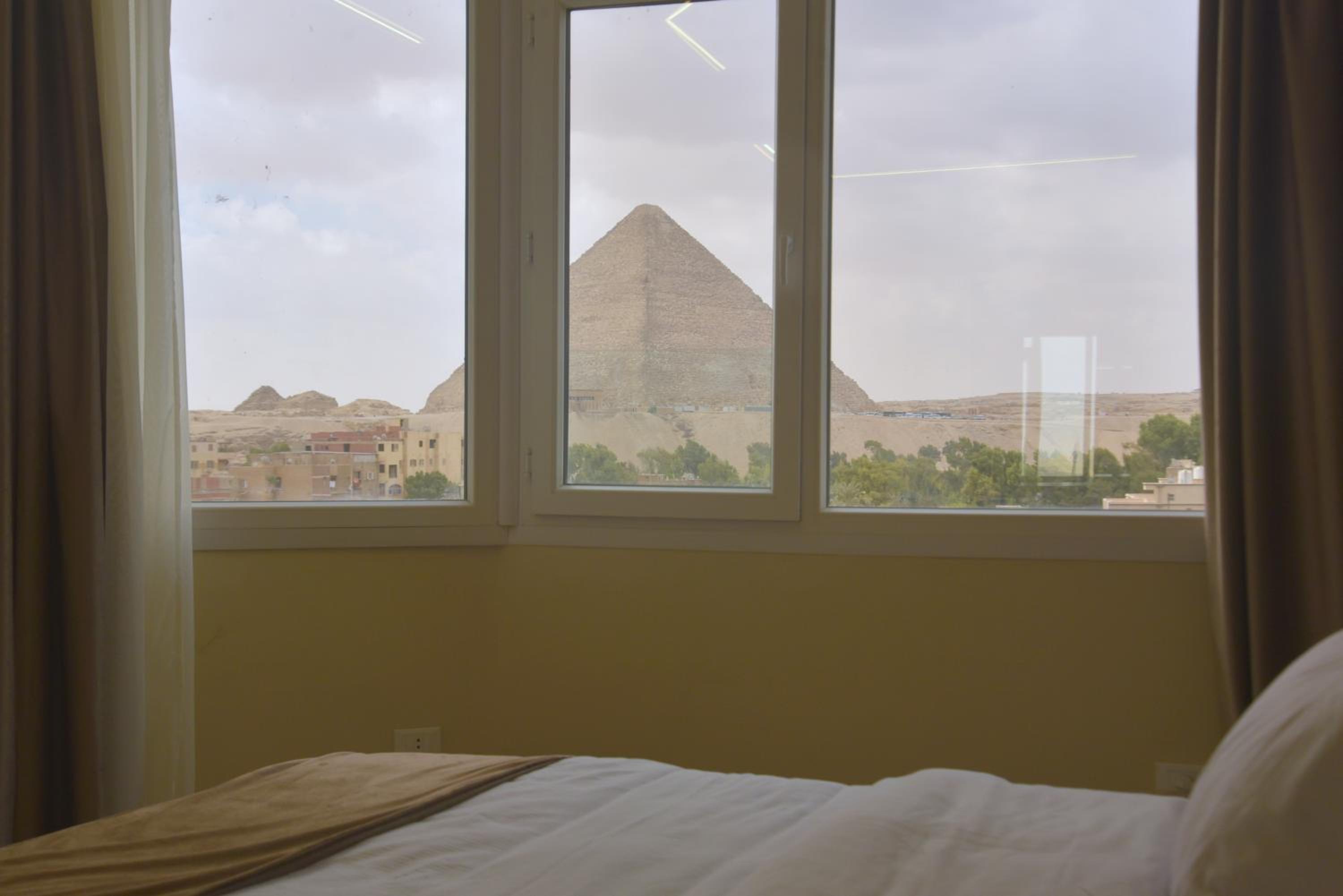 Pyramids Wonders Hotel