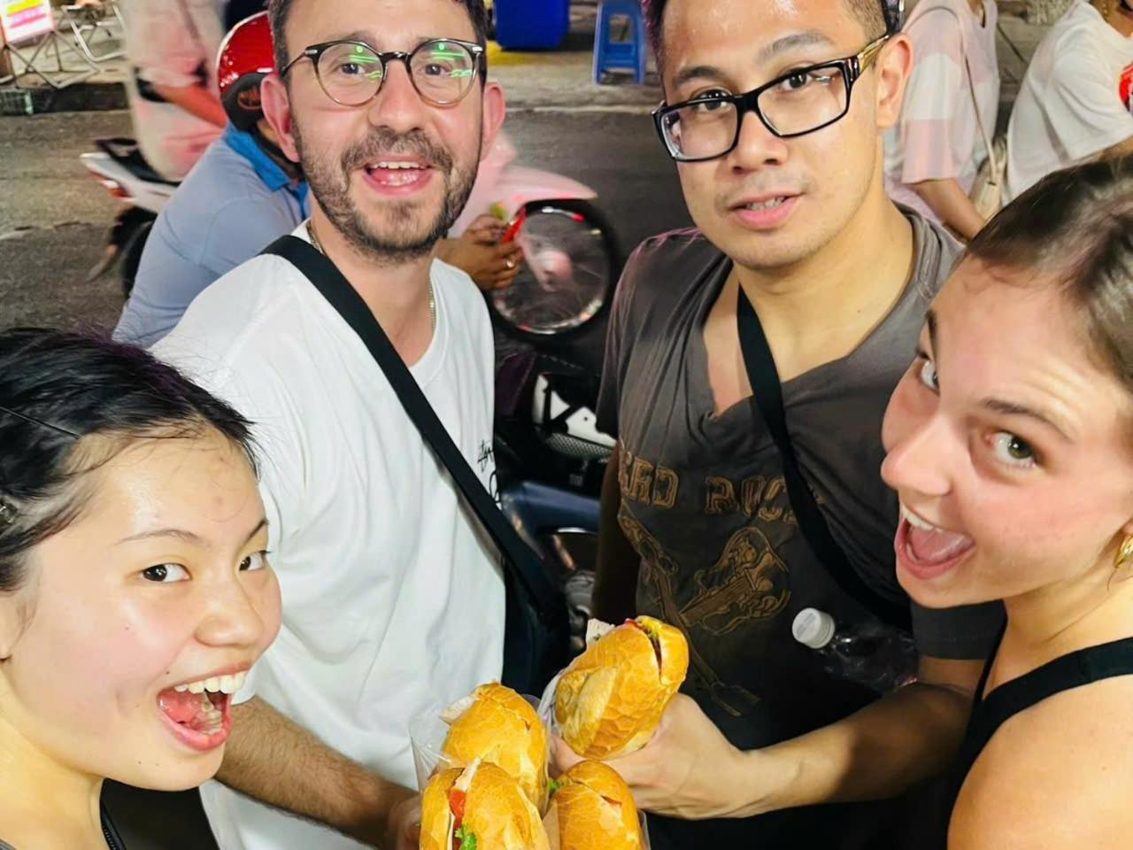 Saigon Authentic Hostel - Local Vibes, City Tours, Cooking Dinner, Evening Streetfood, Free Menu Breakfast, Gym & Rooftop
