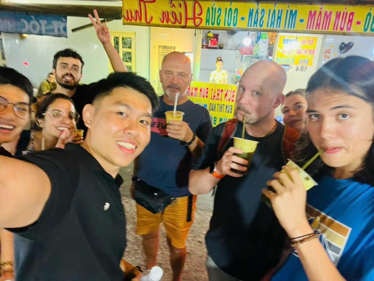 Saigon Authentic Hostel - Local Vibes, City Tours, Cooking Dinner, Evening Streetfood, Free Menu Breakfast, Gym & Rooftop