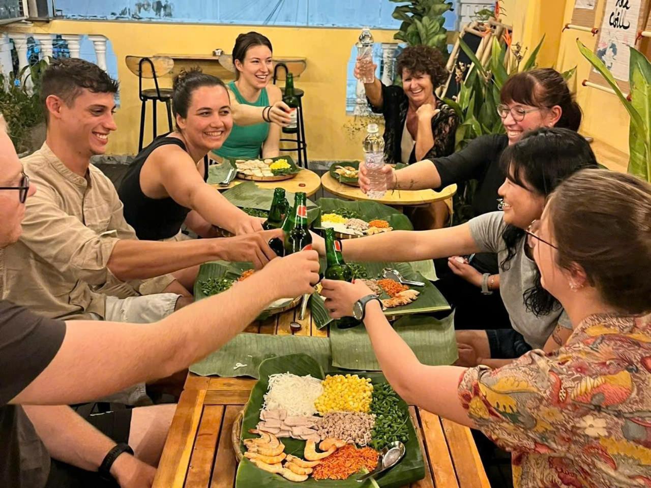 Saigon Authentic Hostel - Local Vibes, City Tours, Cooking Dinner, Evening Streetfood, Free Menu Breakfast, Gym & Rooftop