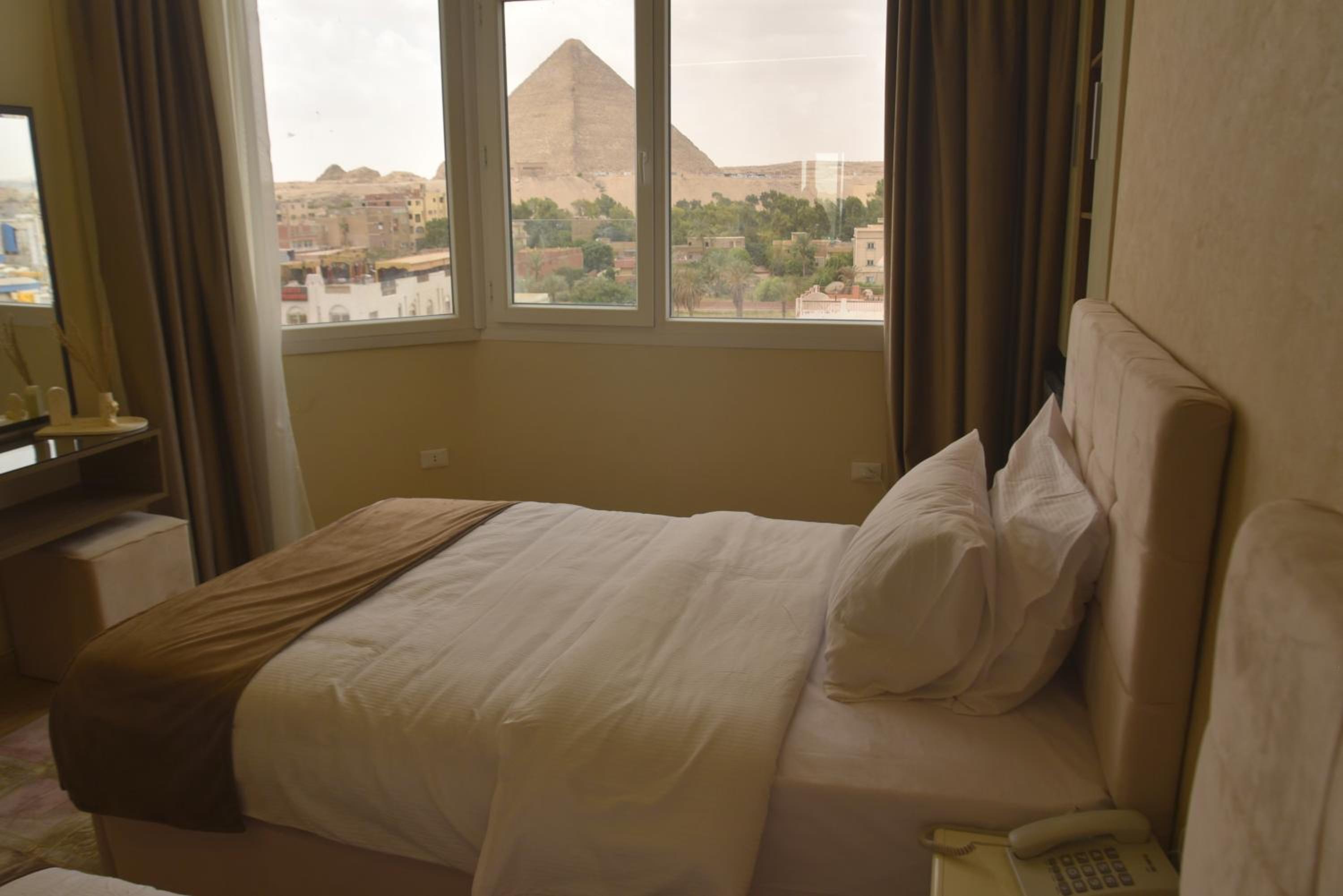 Pyramids Wonders Hotel