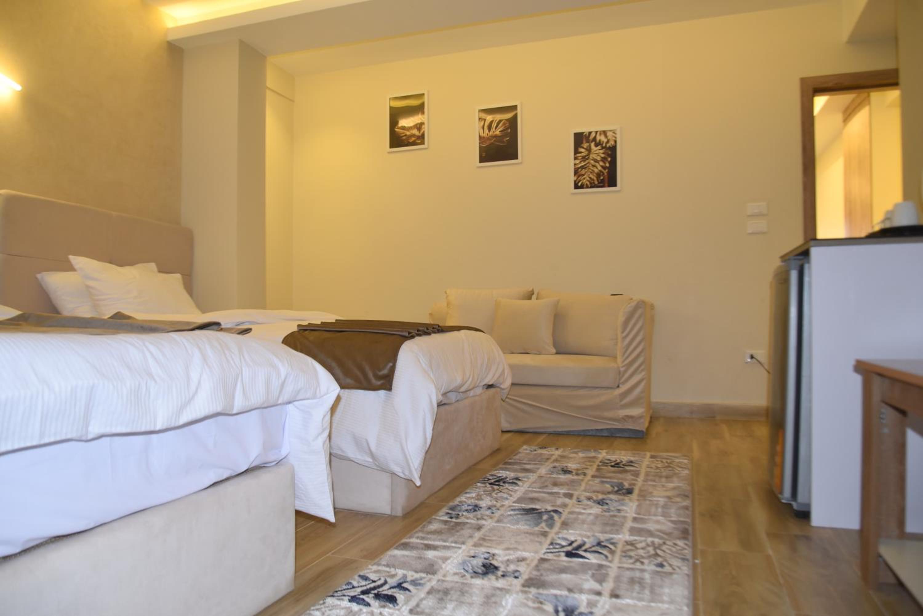 Pyramids Wonders Hotel