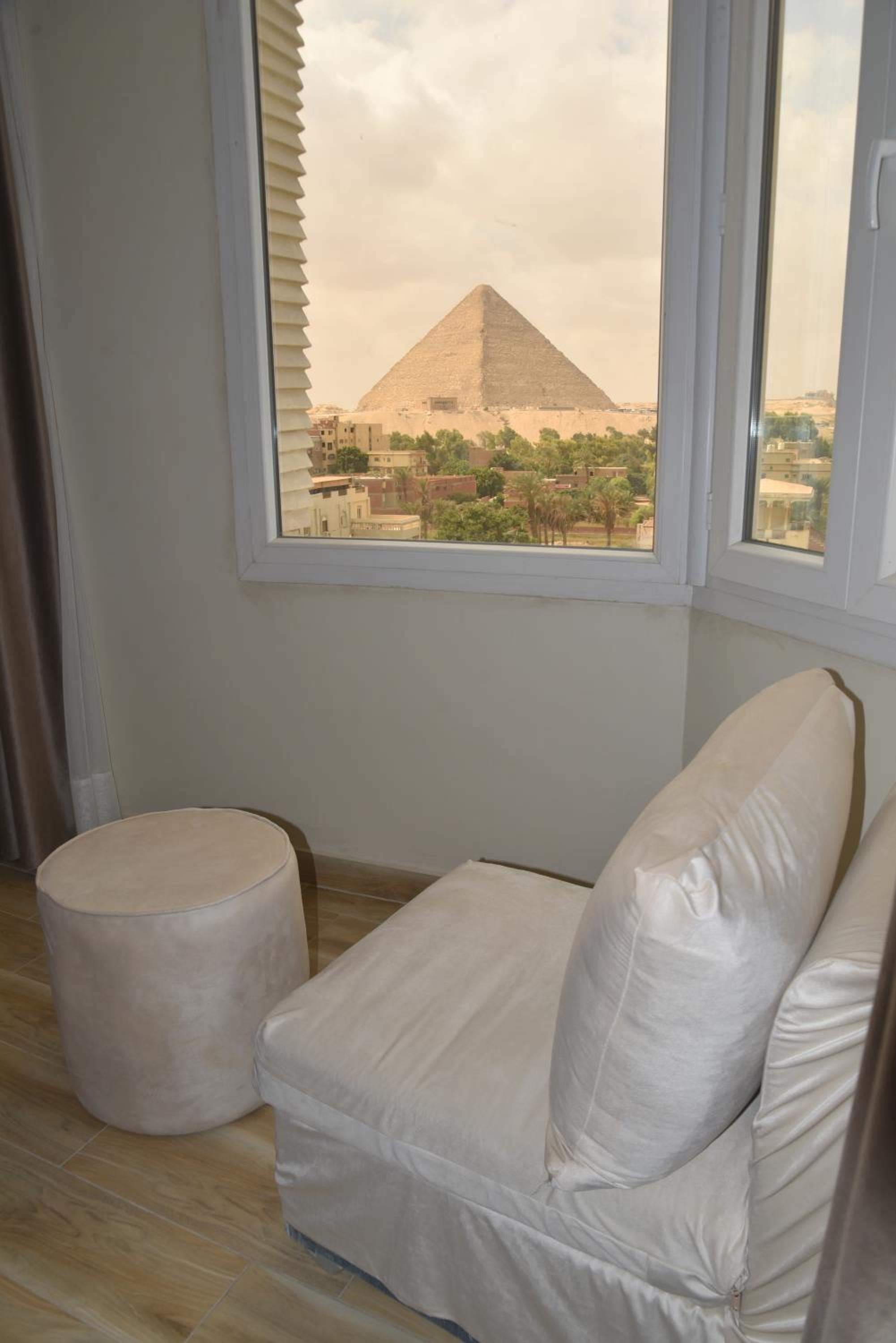 Pyramids Wonders Hotel