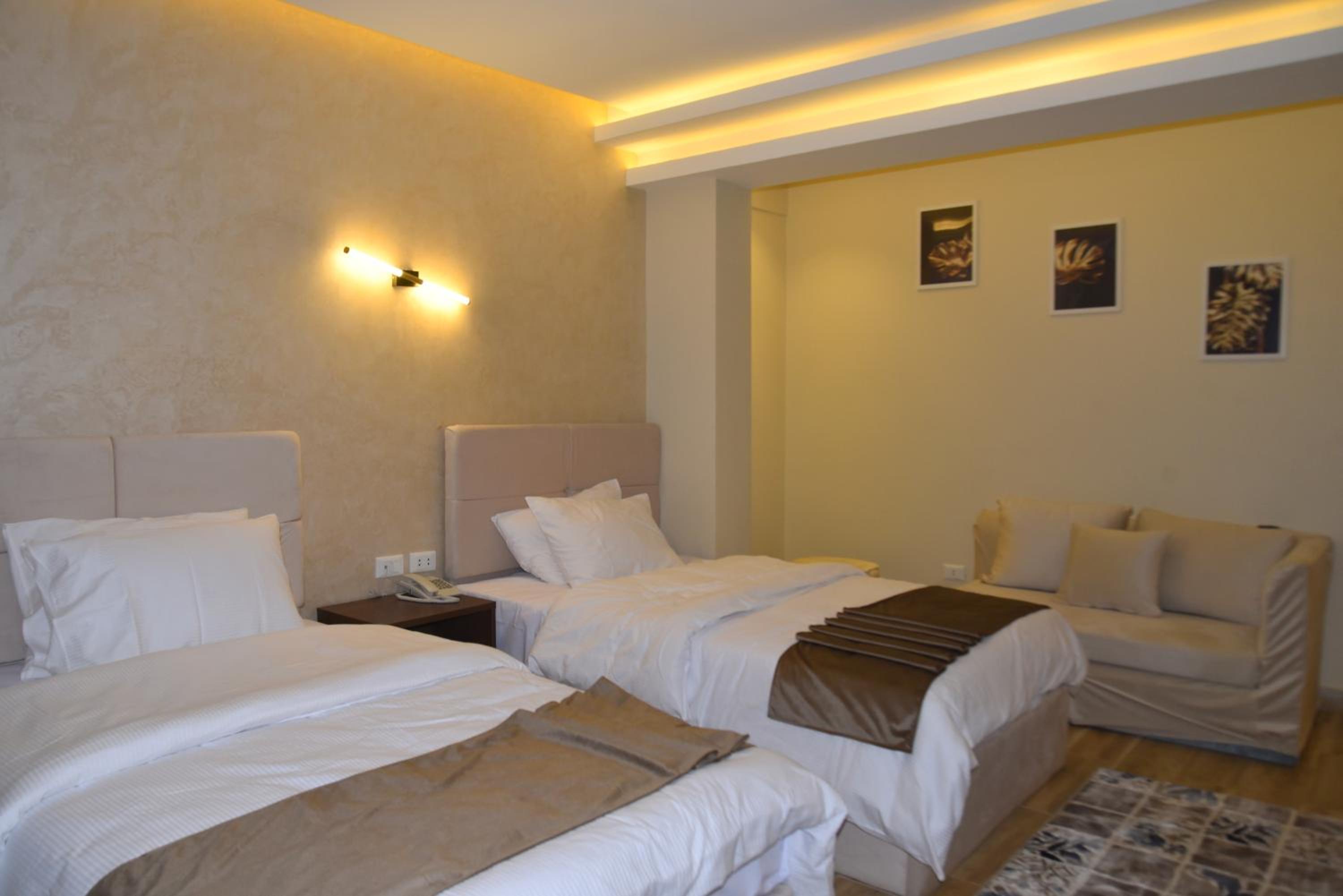 Pyramids Wonders Hotel