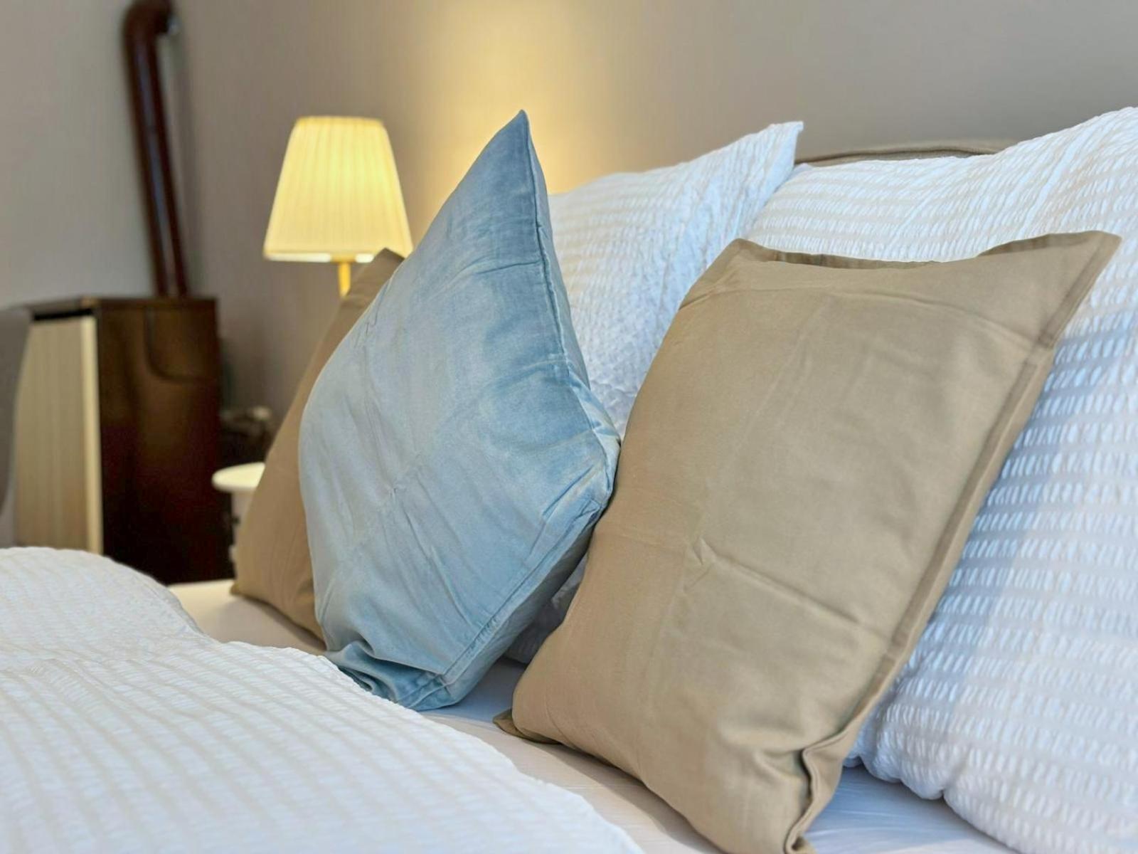 Spacious and Near Metro, Perfect for Groups of 14