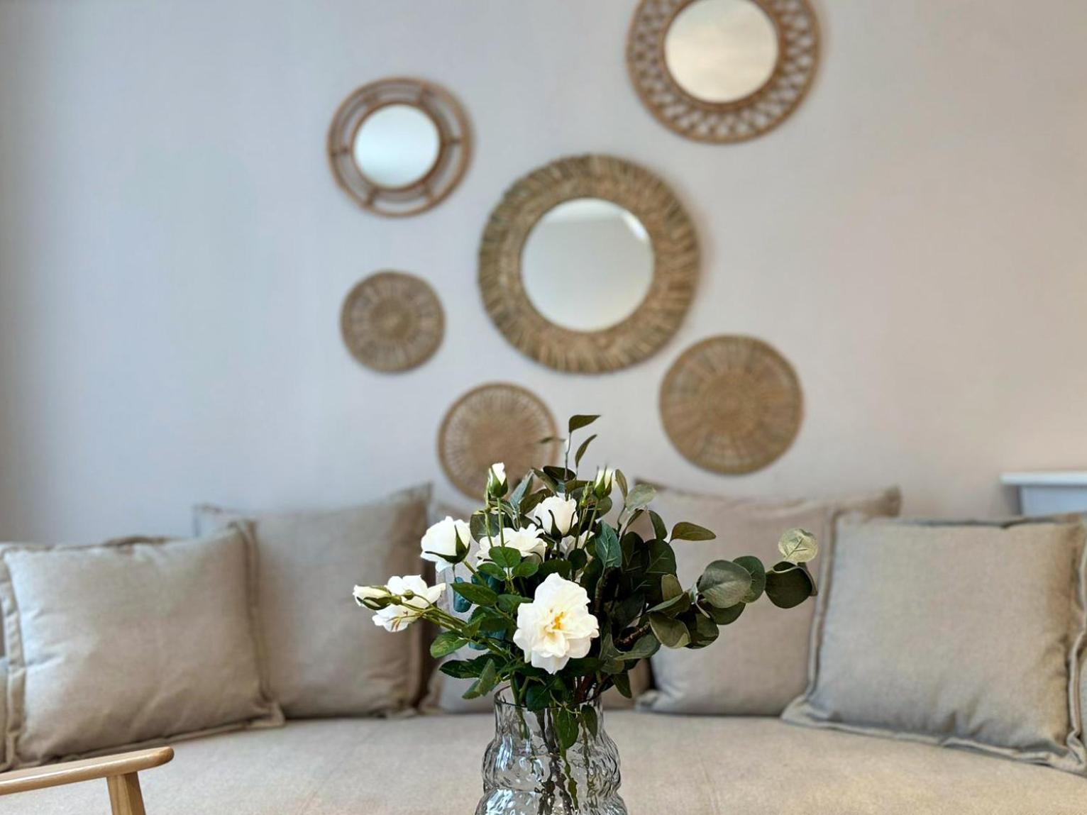 Spacious and Near Metro, Perfect for Groups of 14