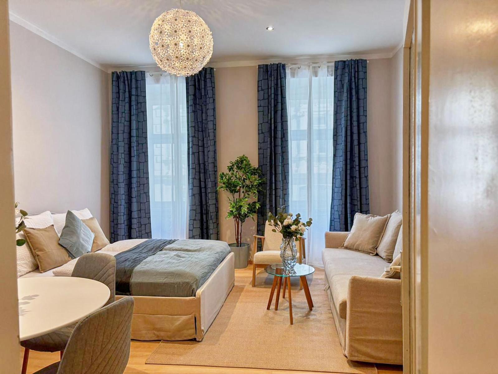 Spacious and Near Metro, Perfect for Groups of 14