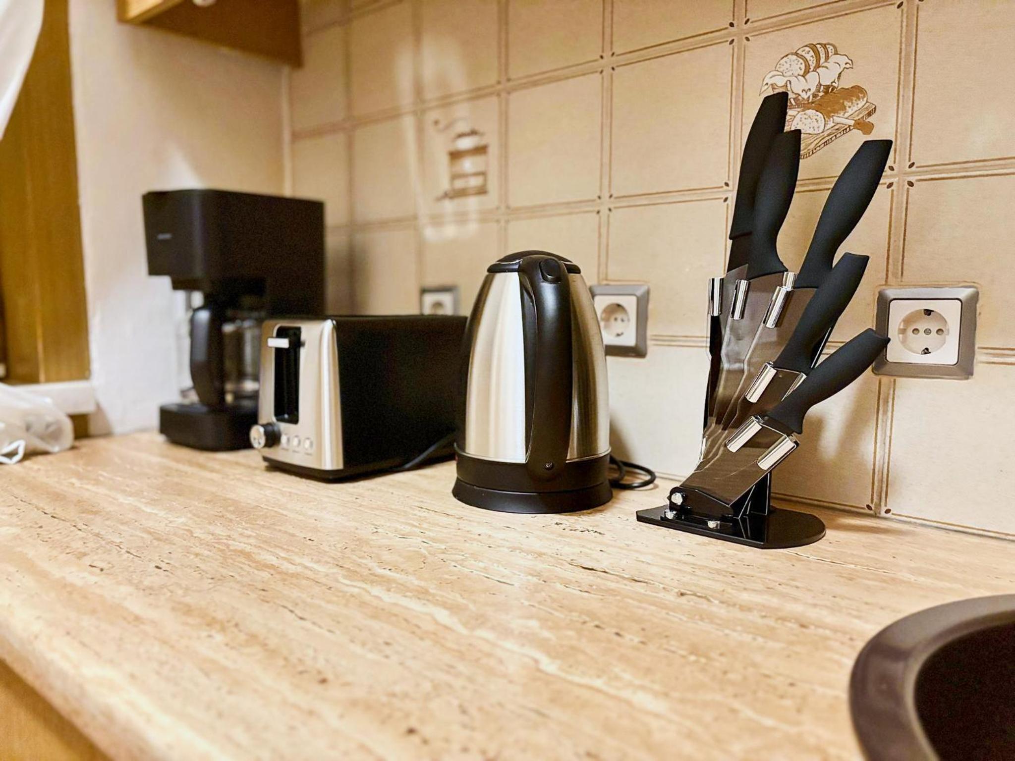 Spacious and Near Metro, Perfect for Groups of 14