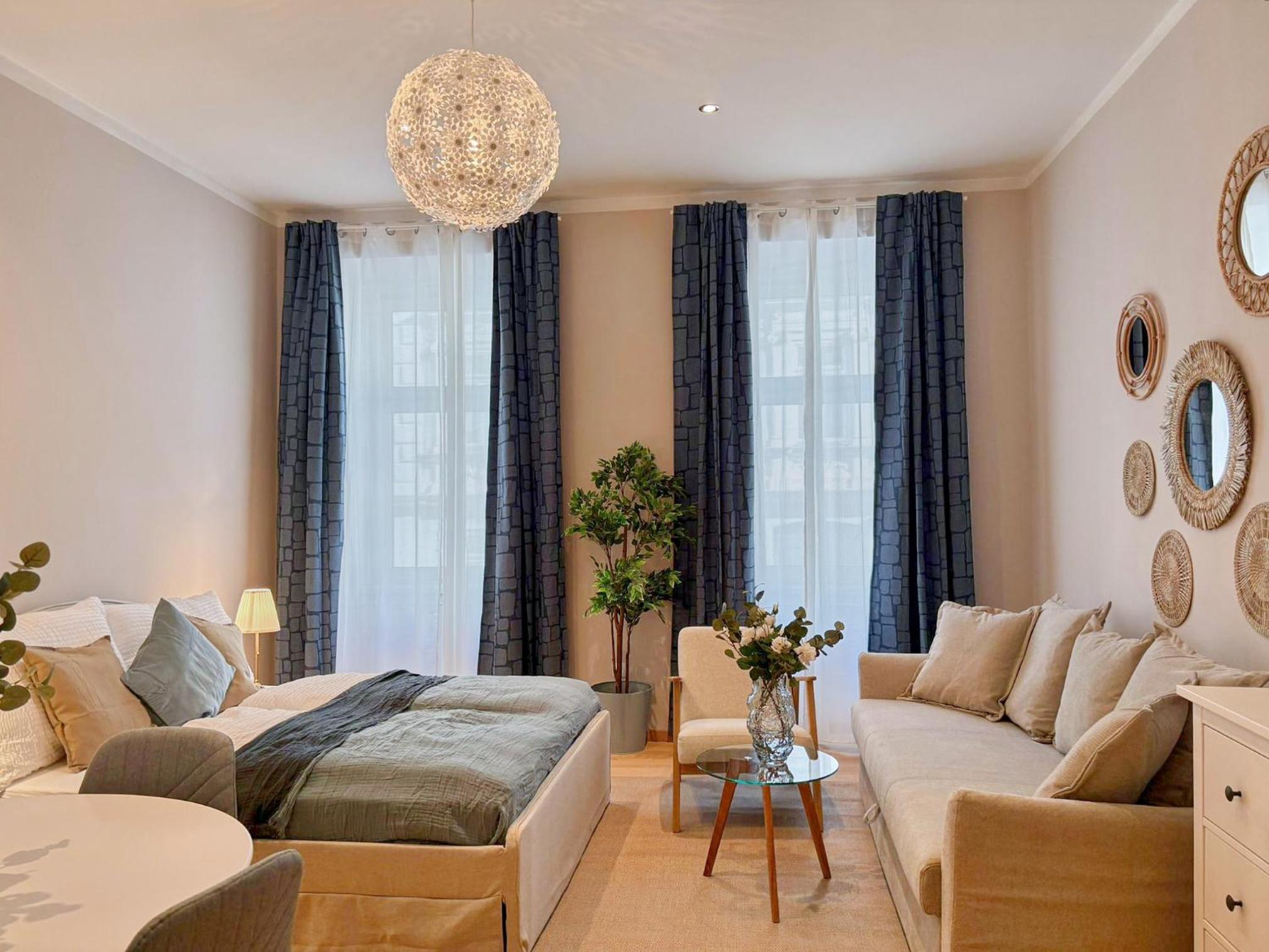 Spacious and Near Metro, Perfect for Groups of 14