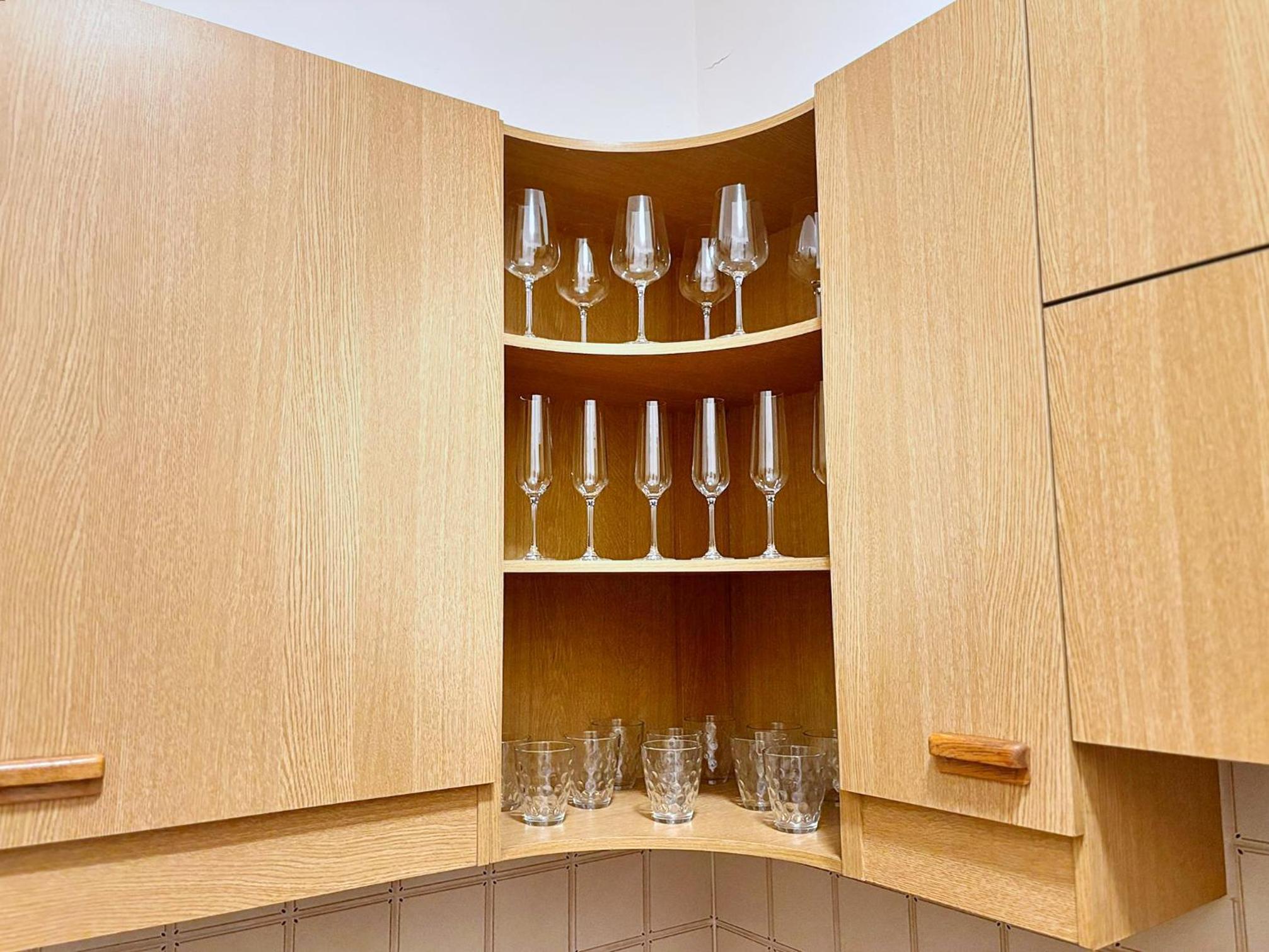 Spacious and Near Metro, Perfect for Groups of 14