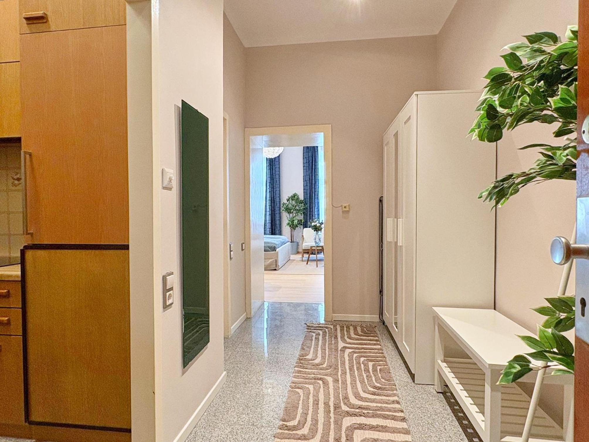 Spacious and Near Metro, Perfect for Groups of 14