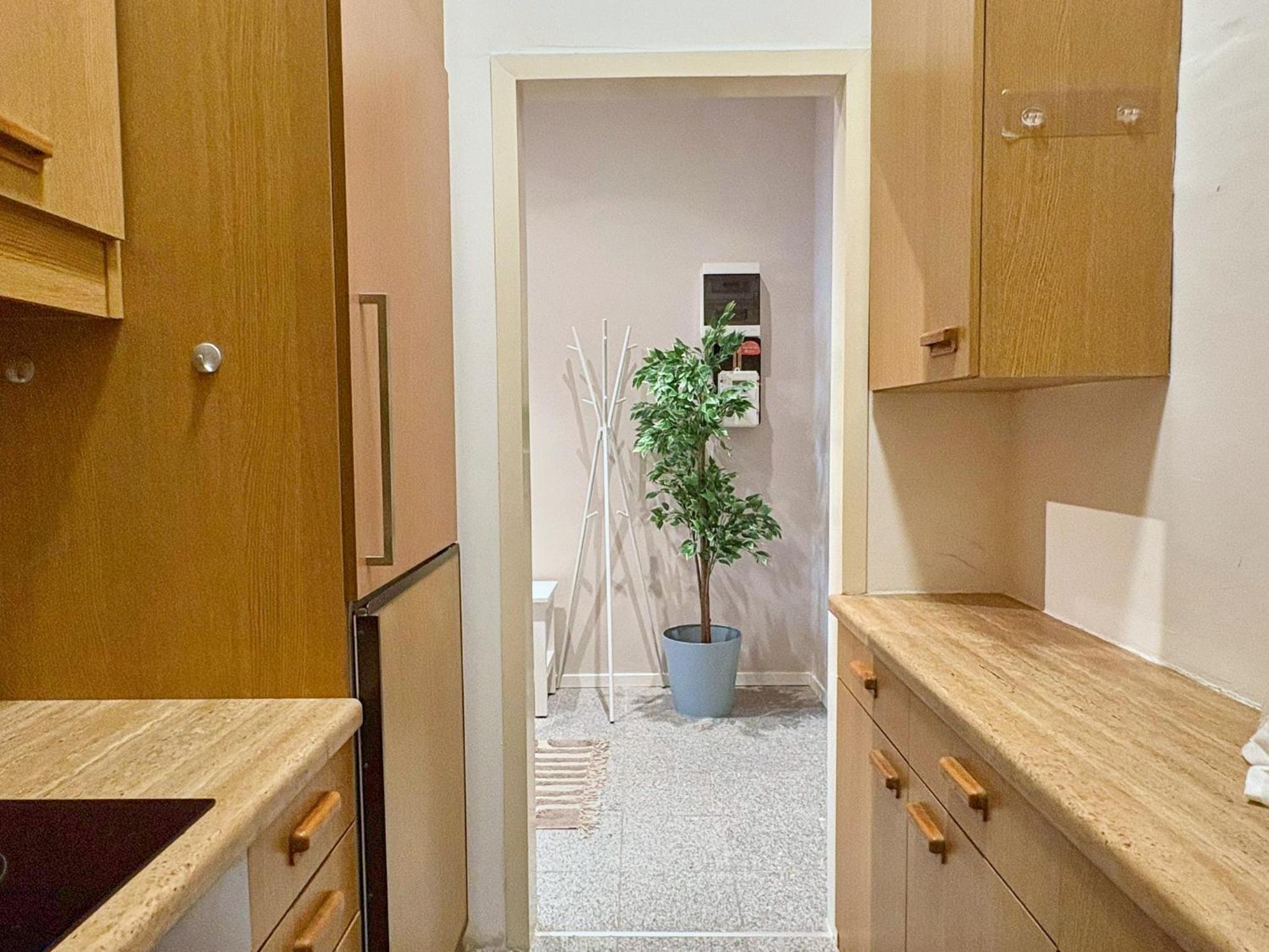 Spacious and Near Metro, Perfect for Groups of 14