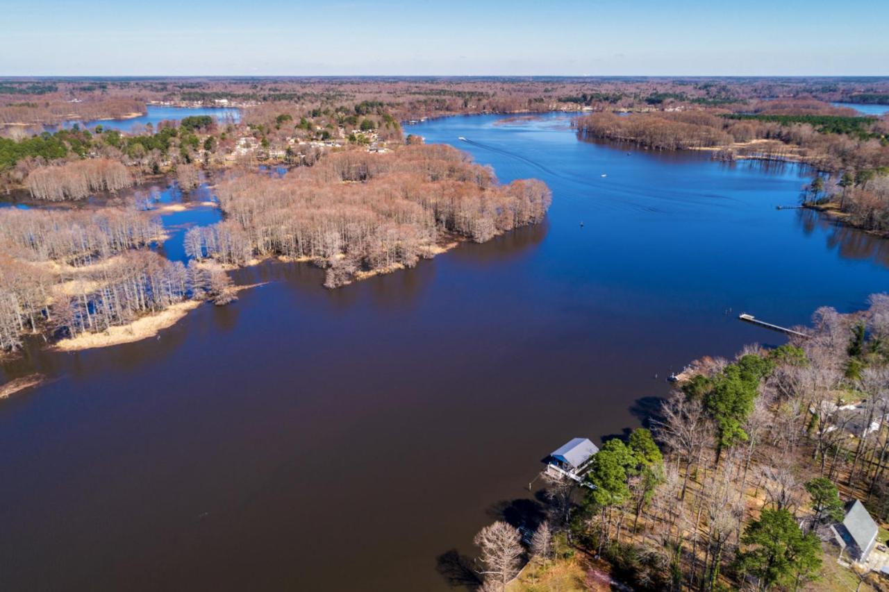 River Nirvana - River front property - Deep water boat dock - Property Image 21