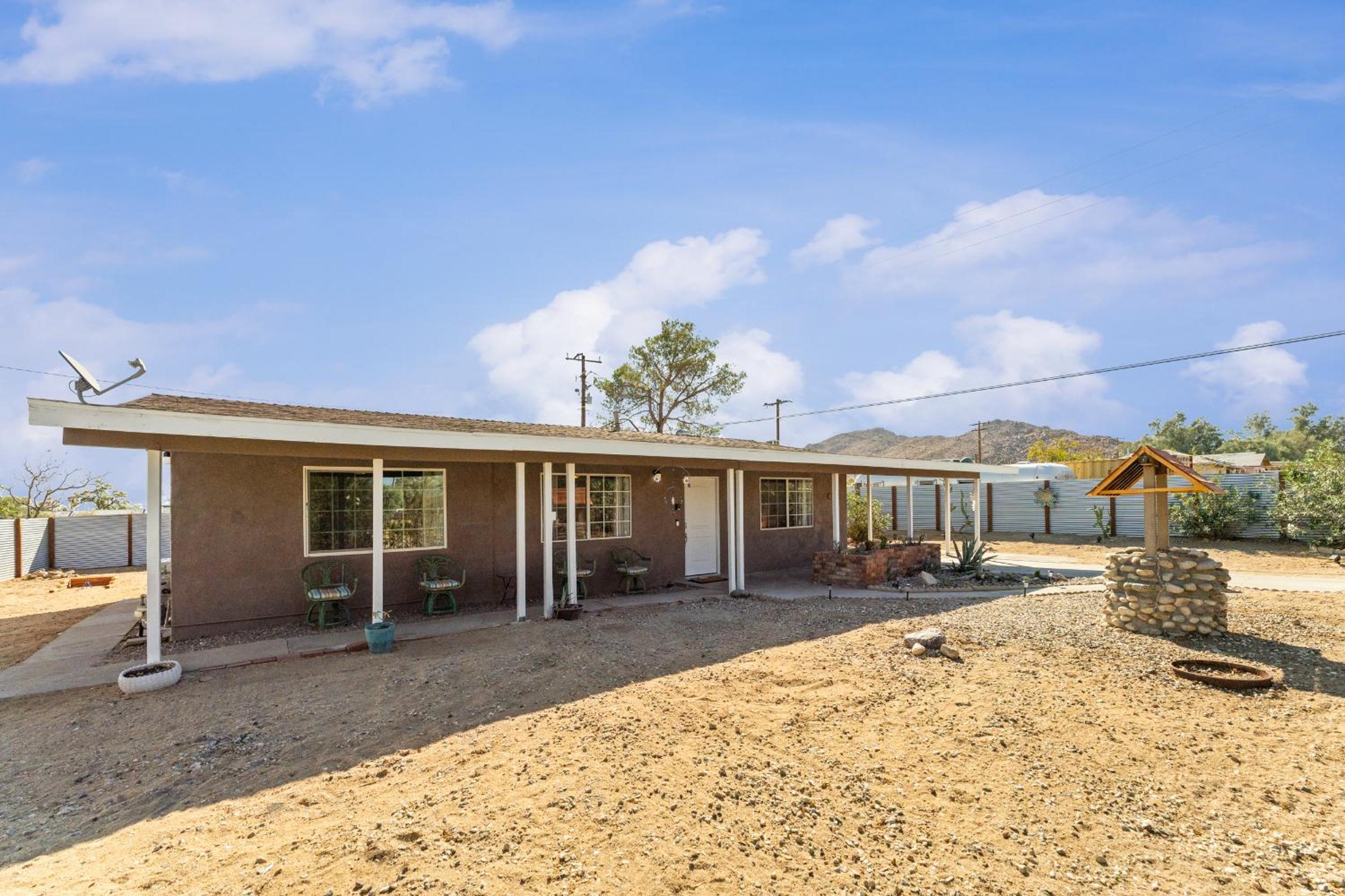 Hotel Village House - Hot Tub, Pool, walk to shops - Image 1