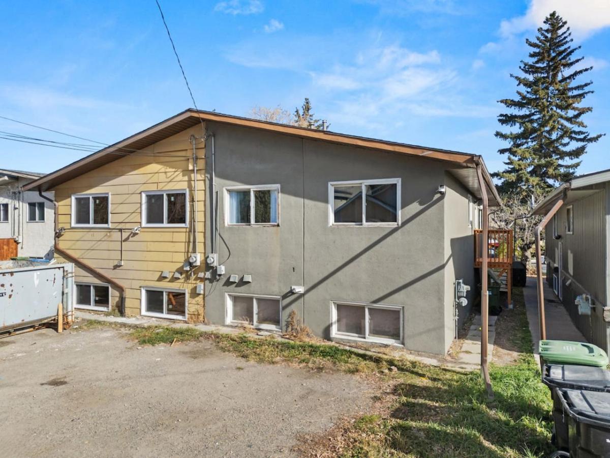 Spacious 4-Bedroom Retreat Near Bow River with Foosball, Dart Board, Movie Room