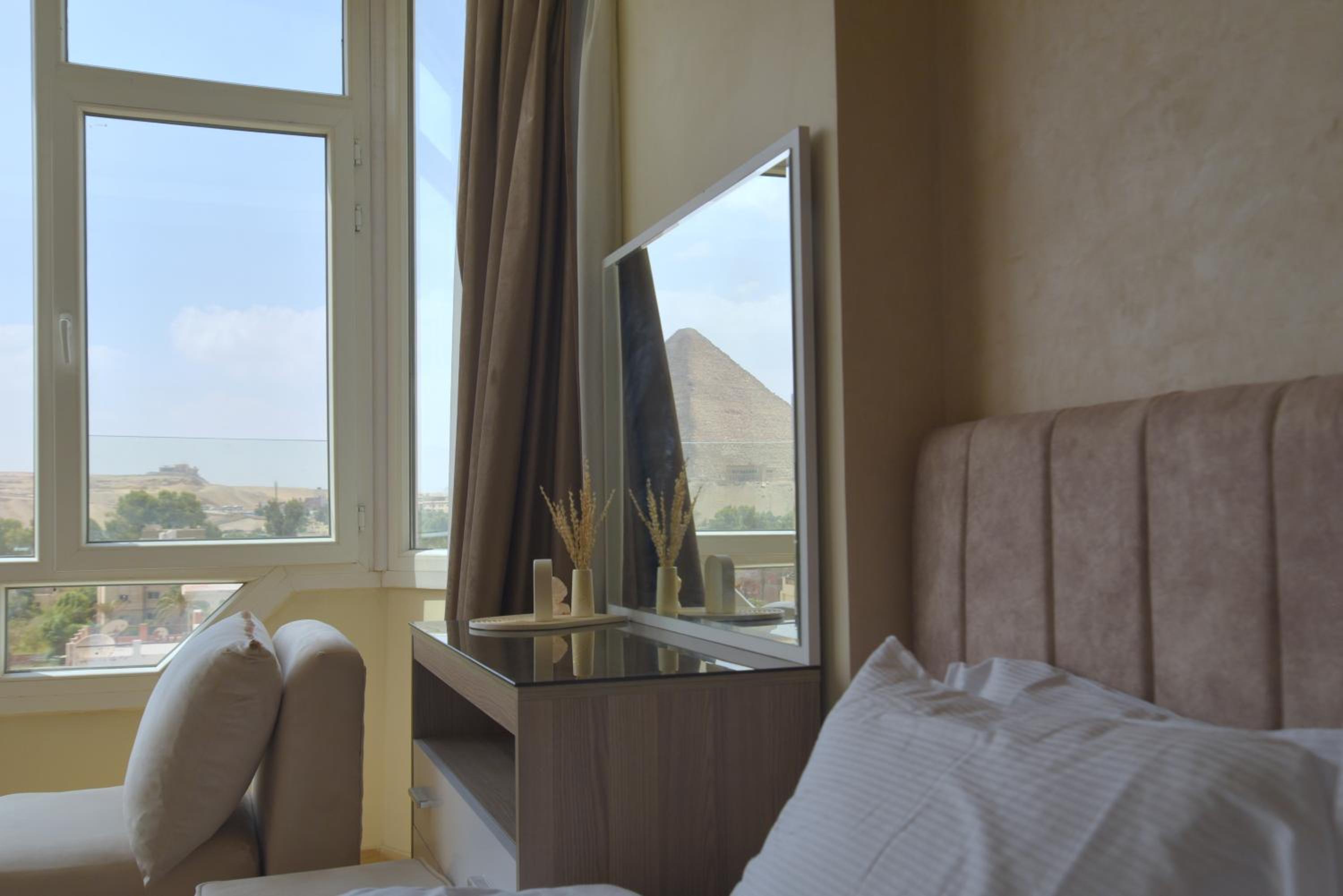 Pyramids Wonders Hotel