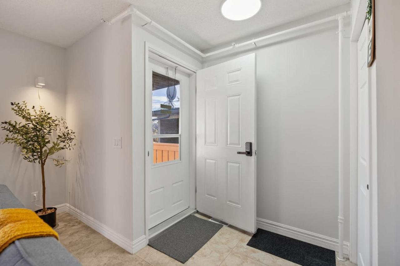 Spacious 4-Bedroom Retreat Near Bow River with Foosball, Dart Board, Movie Room