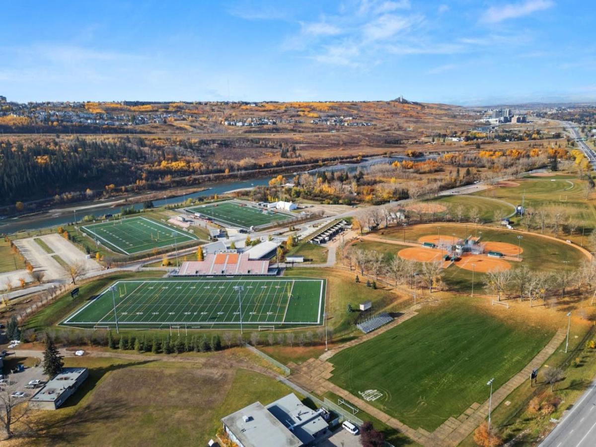 Spacious 4-Bedroom Retreat Near Bow River with Foosball, Dart Board, Movie Room