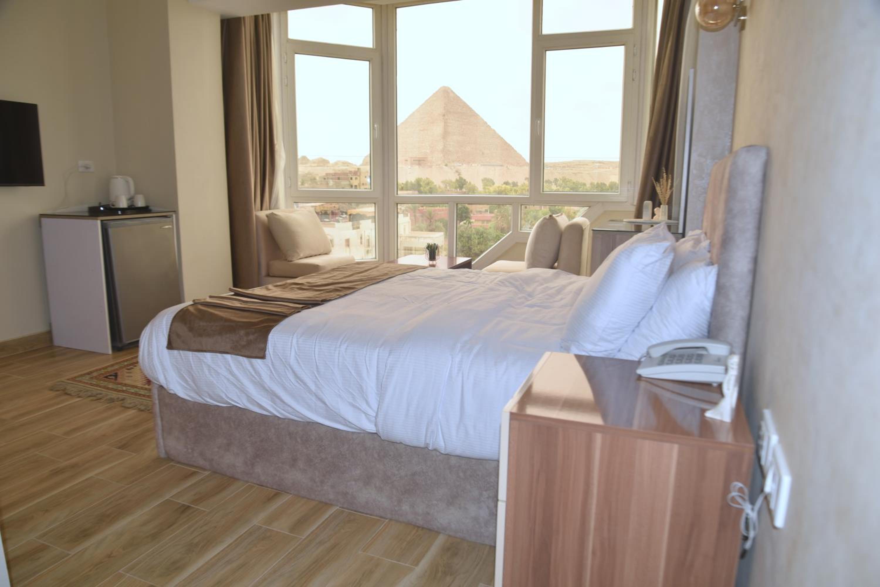 Pyramids Wonders Hotel