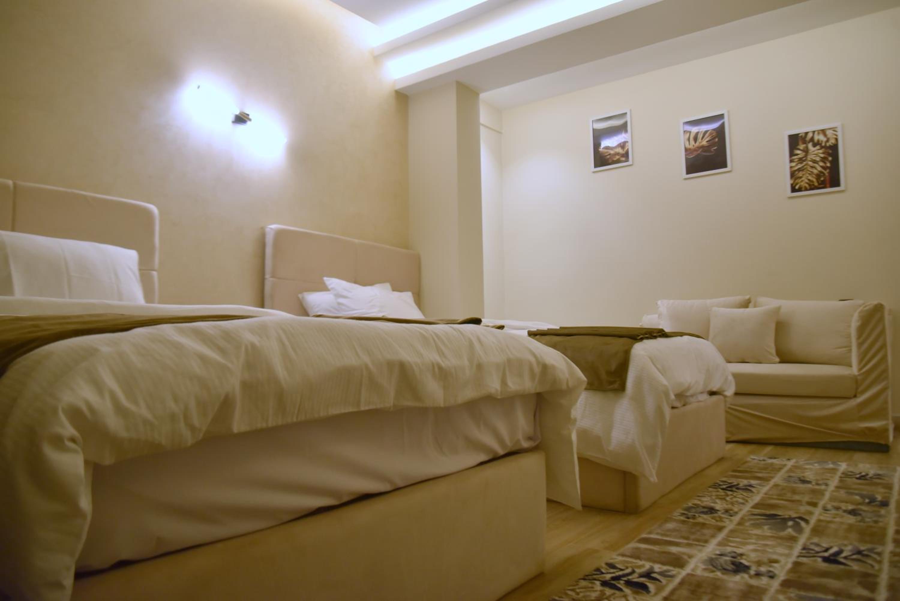 Pyramids Wonders Hotel