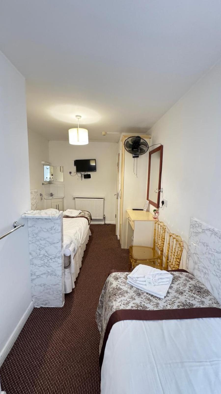 Earls Court Hotel photo 3