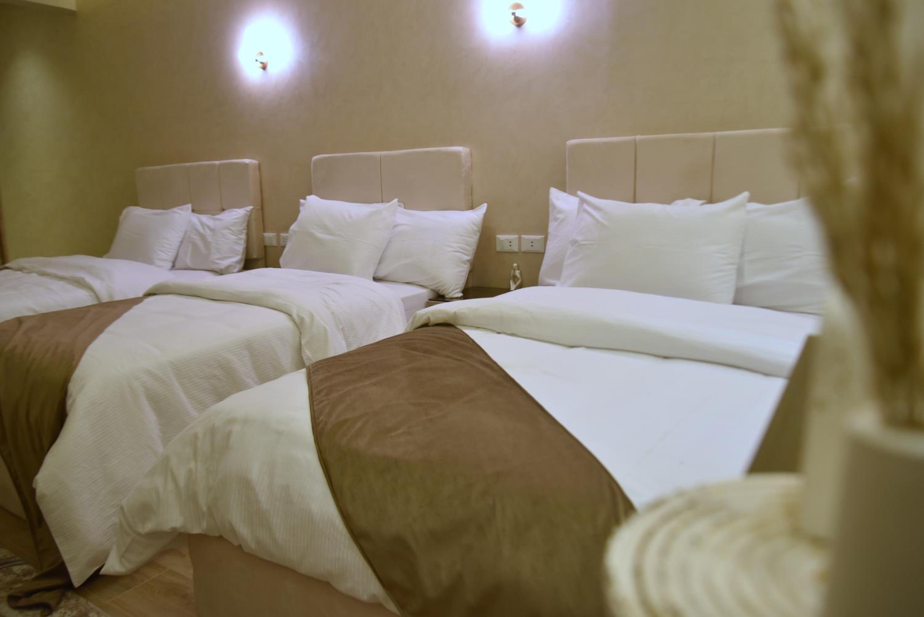 Pyramids Wonders Hotel