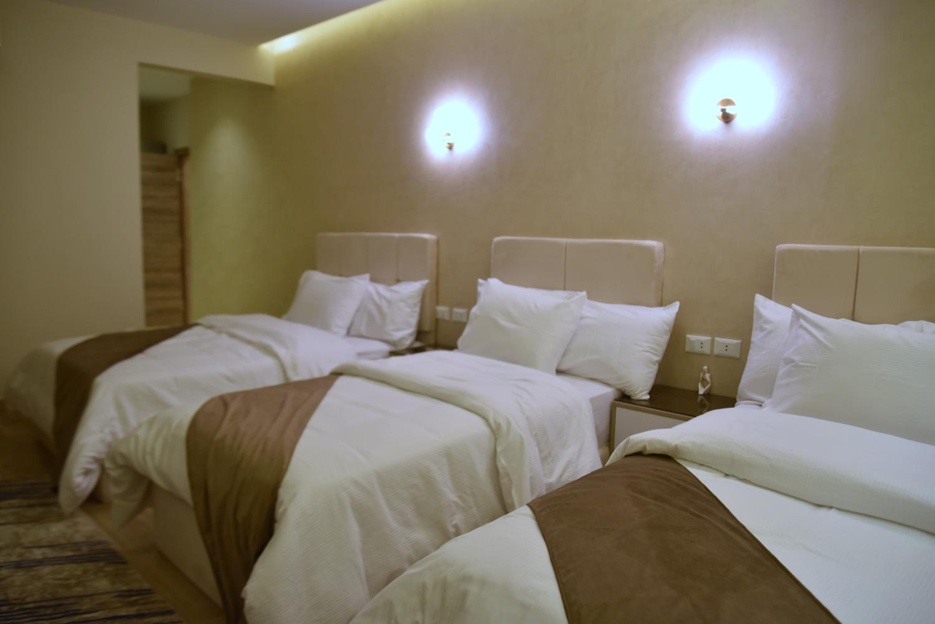 Pyramids Wonders Hotel