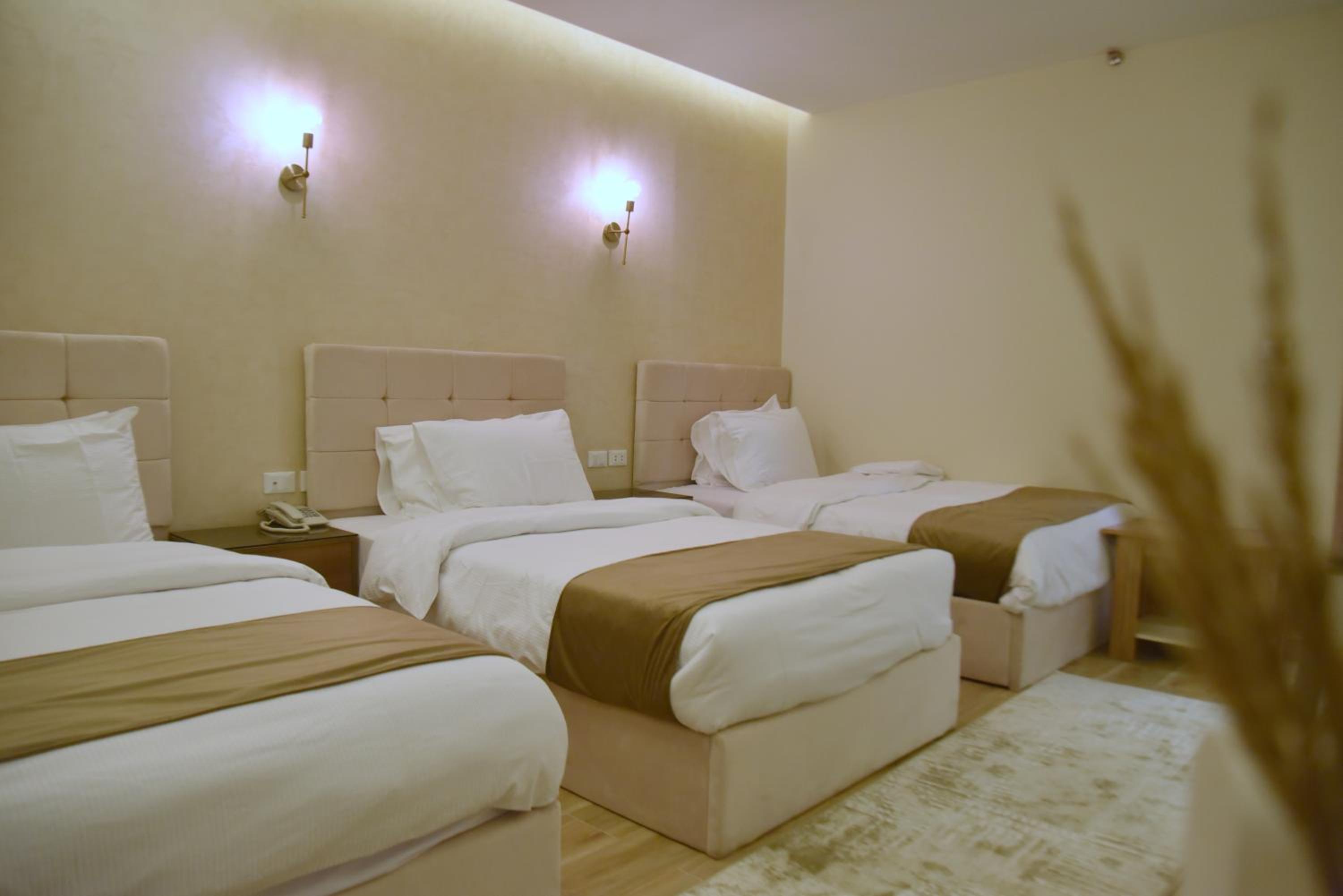 Pyramids Wonders Hotel