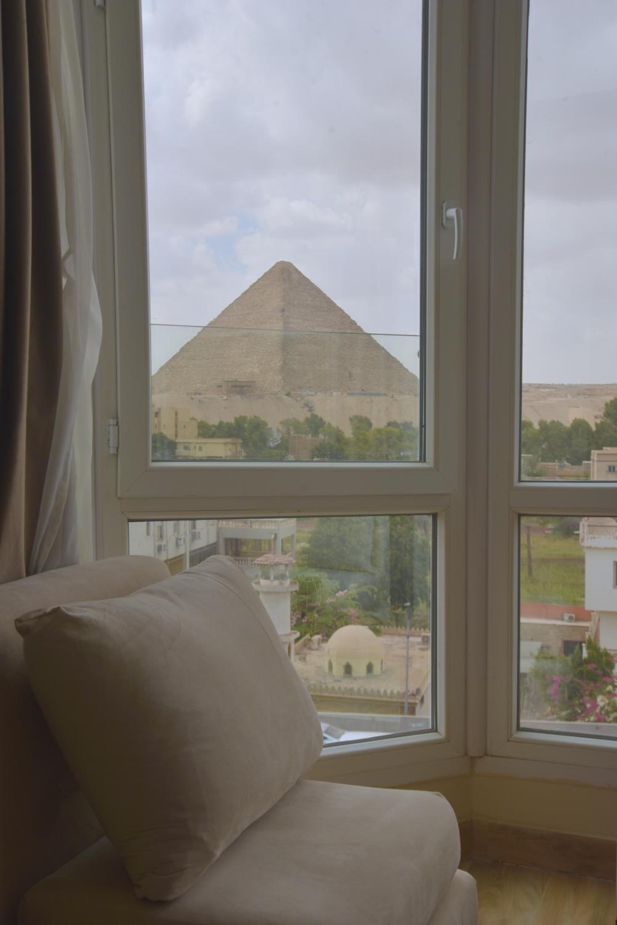 Pyramids Wonders Hotel