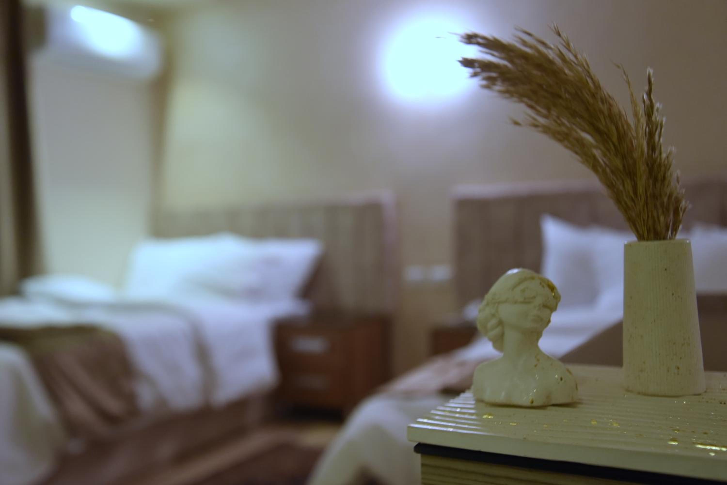 Pyramids Wonders Hotel