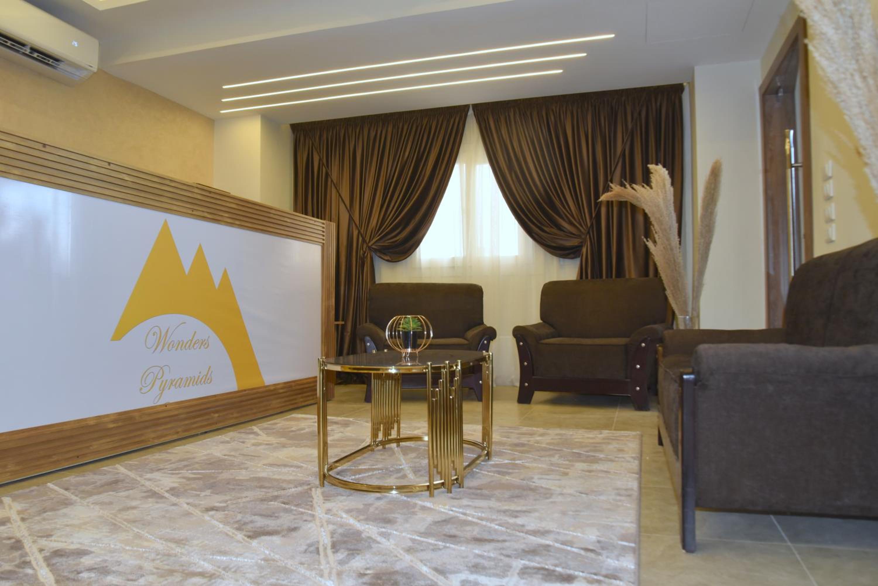 Pyramids Wonders Hotel