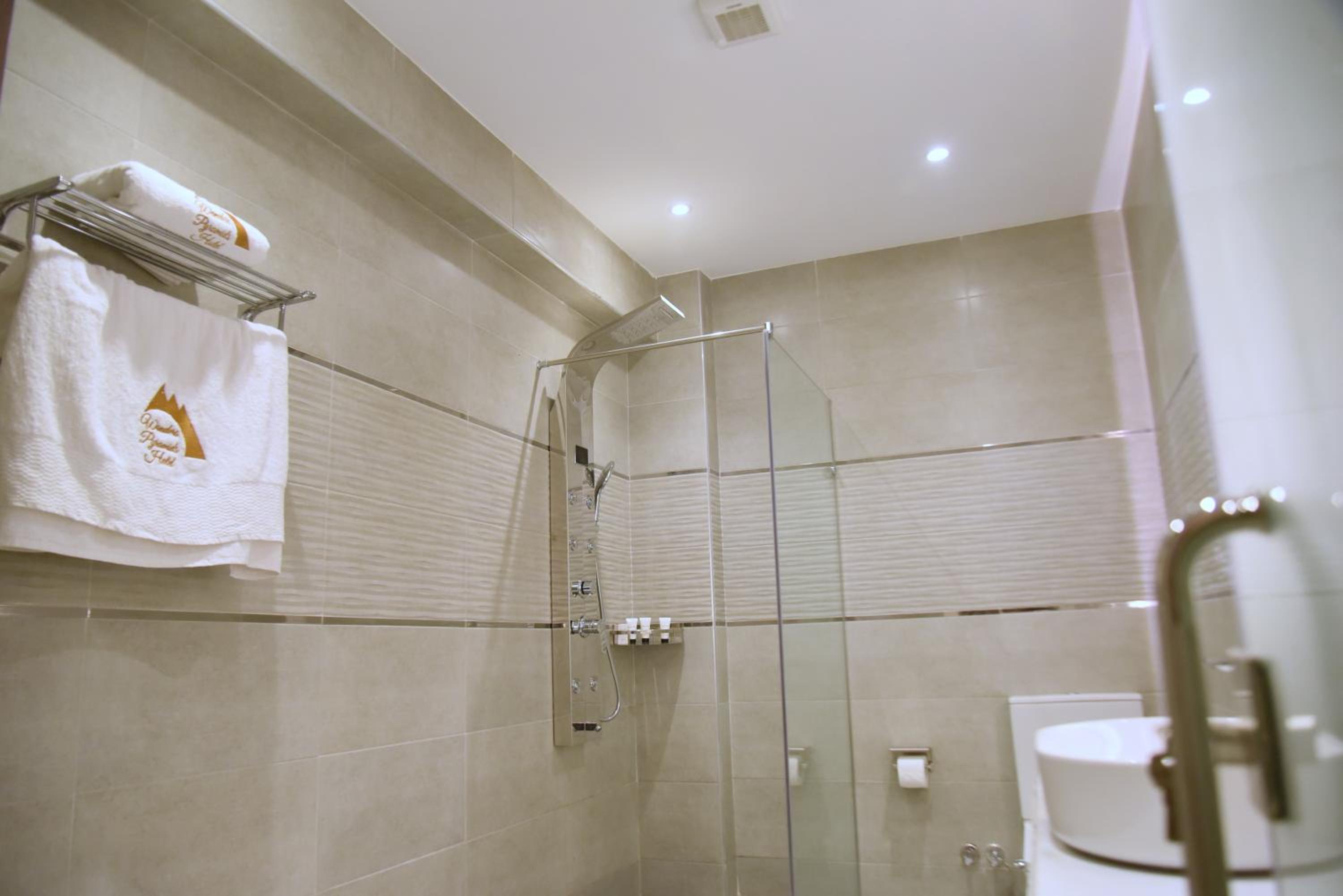 Pyramids Wonders Hotel