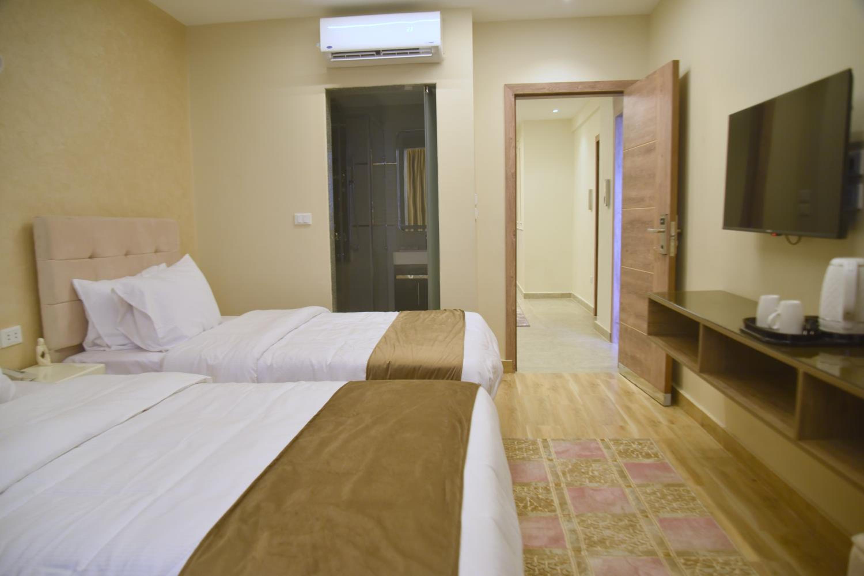 Pyramids Wonders Hotel