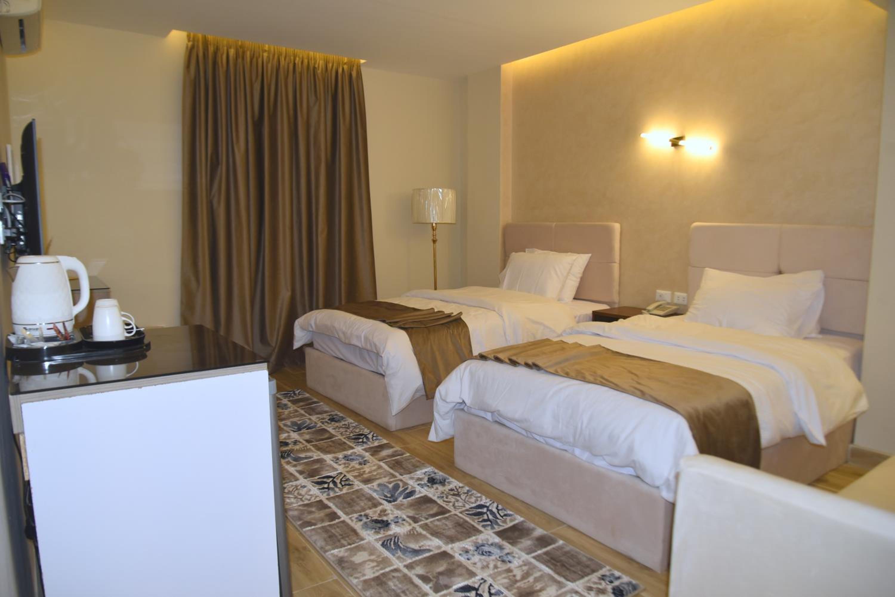 Pyramids Wonders Hotel