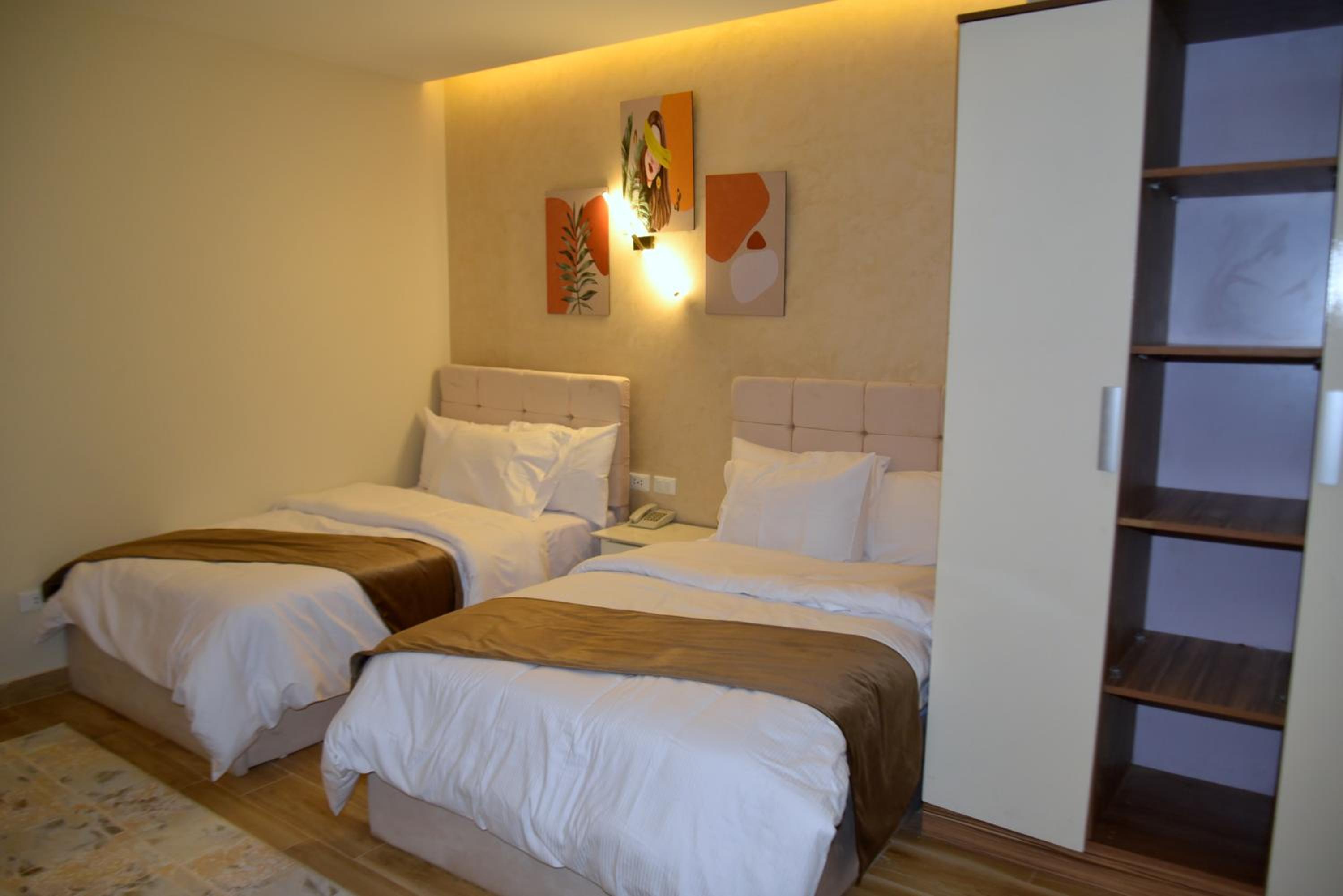 Pyramids Wonders Hotel