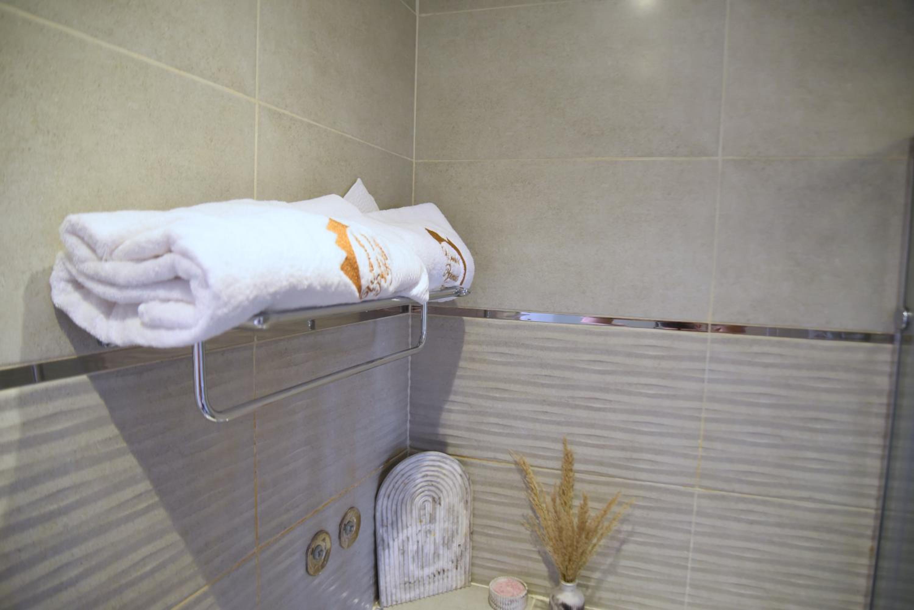 Pyramids Wonders Hotel