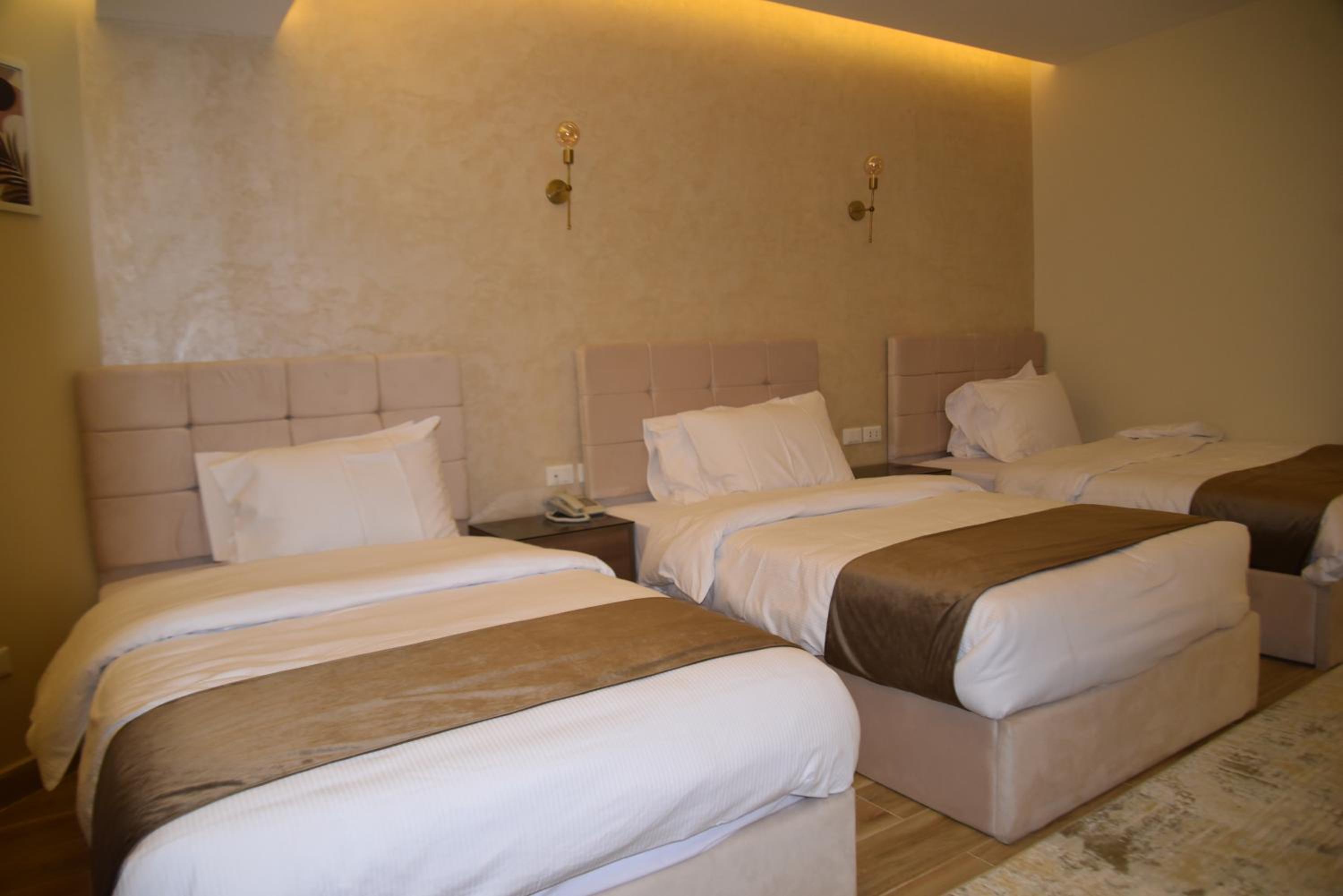 Pyramids Wonders Hotel