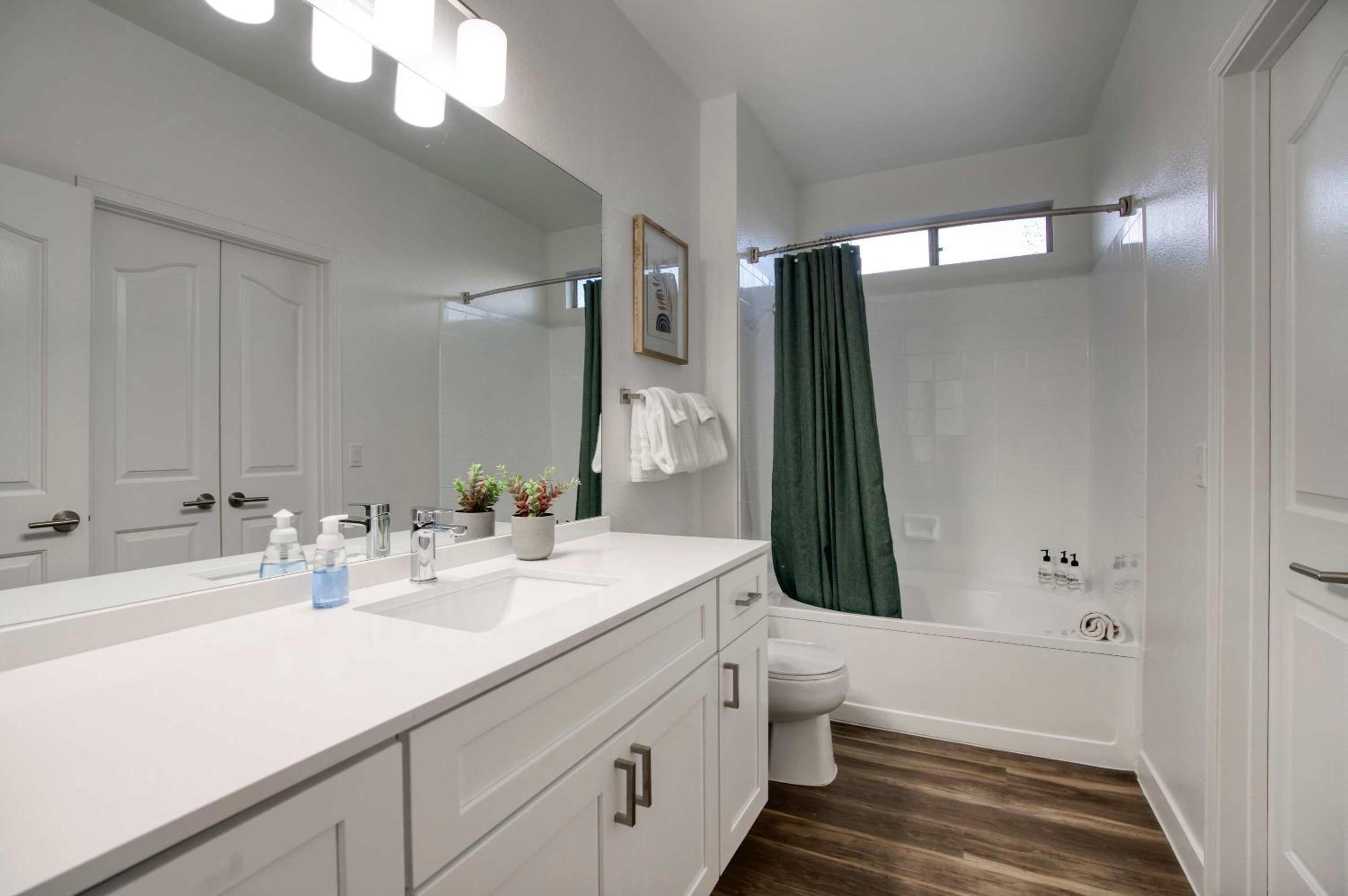 Modern 3-BR Condo near Kierland view 5
