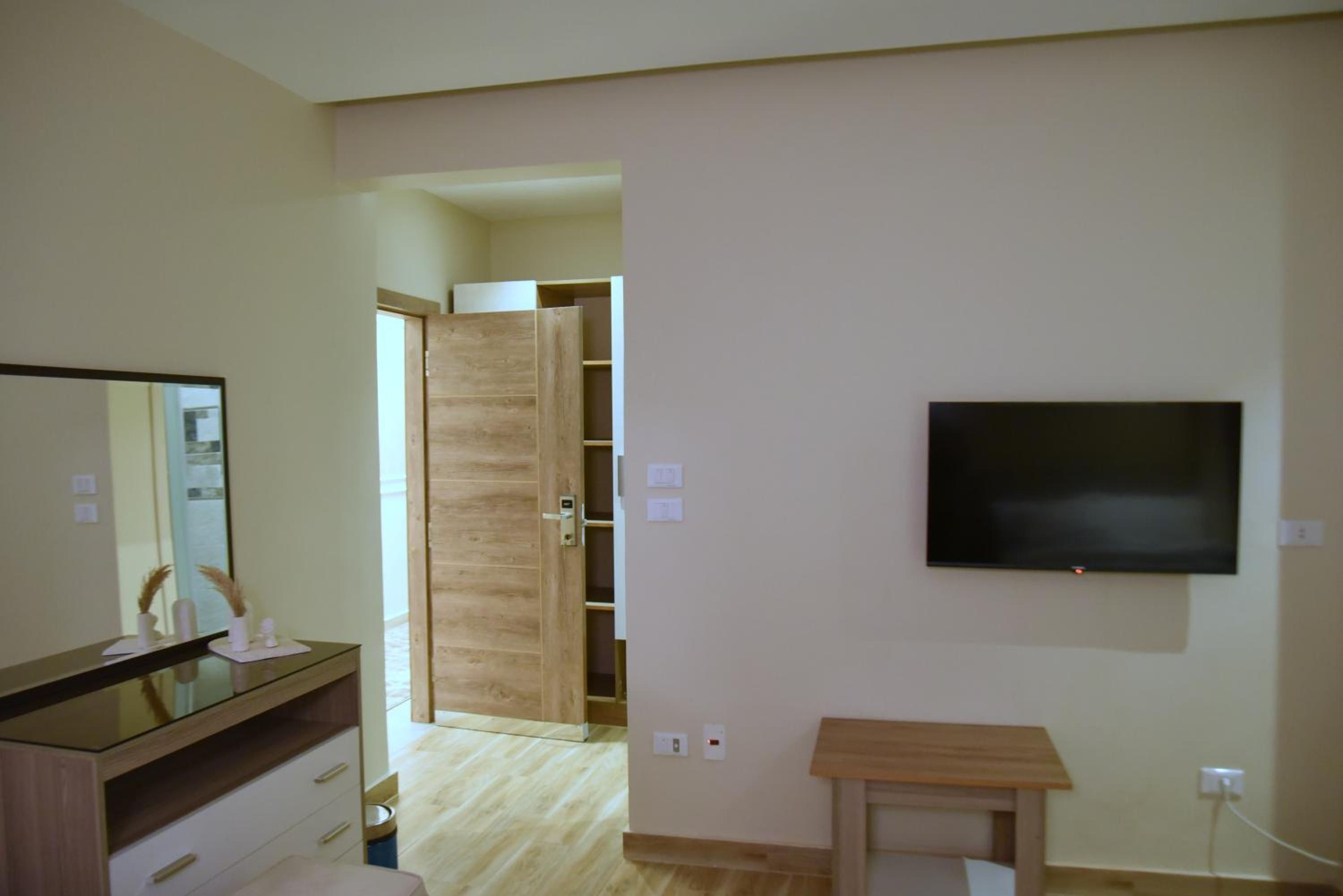 Pyramids Wonders Hotel