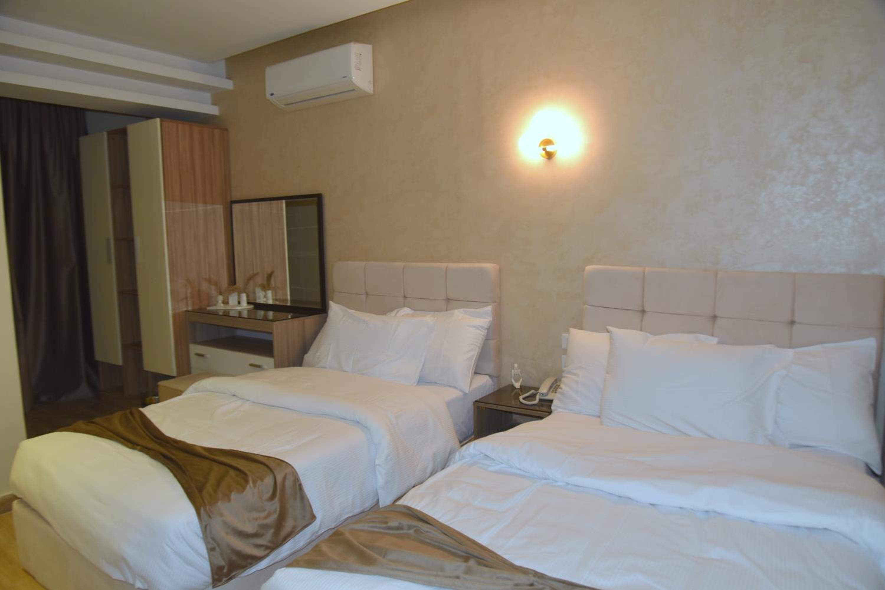 Pyramids Wonders Hotel
