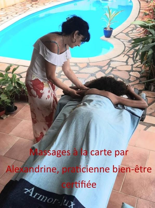 Chambre indépendante donnant sur piscine
