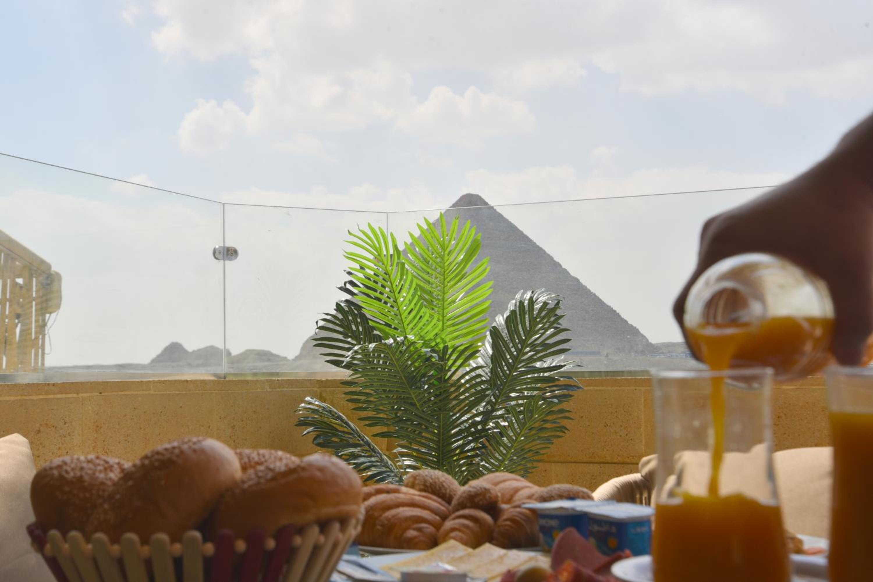 Pyramids Wonders Hotel